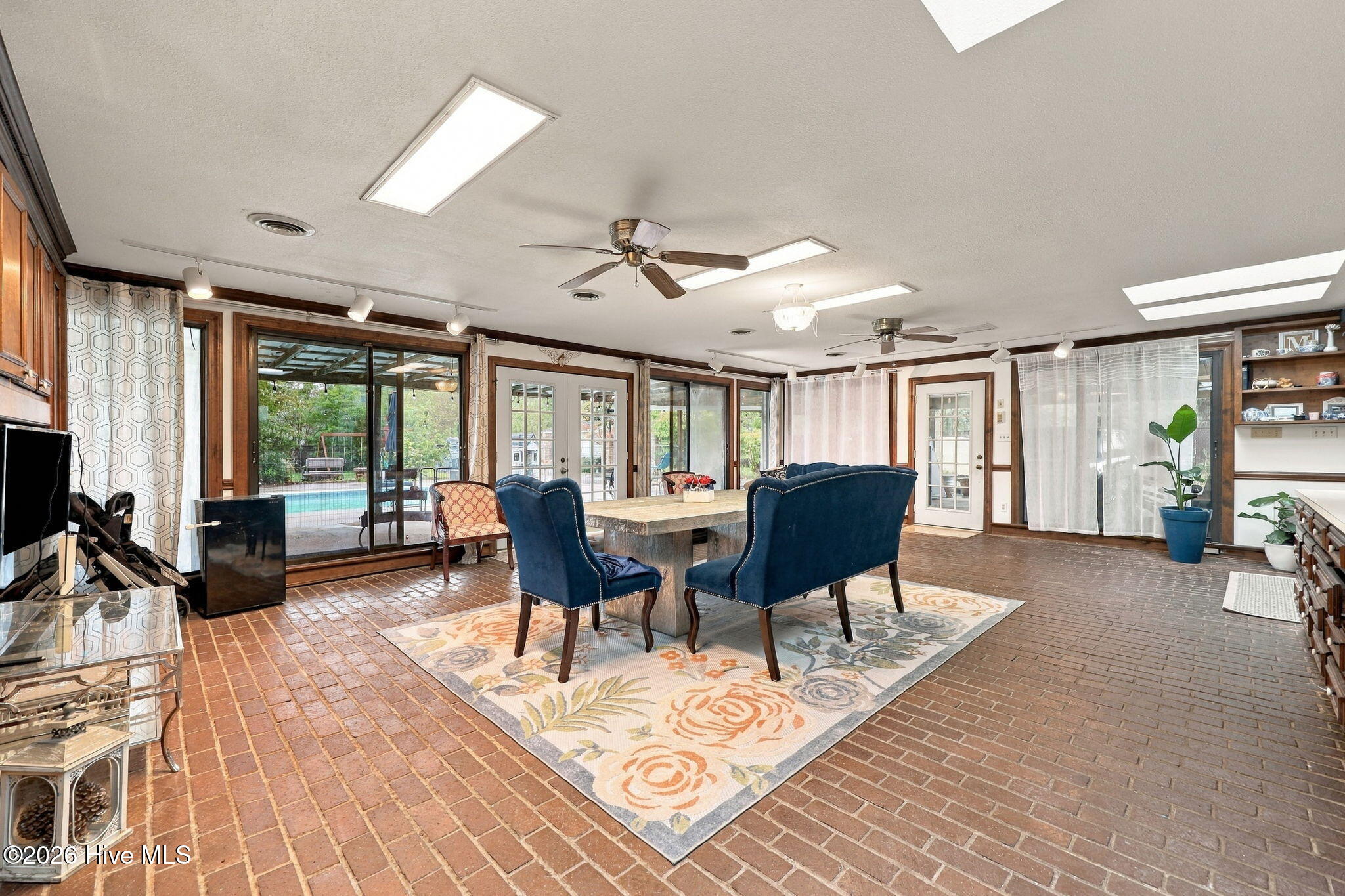 2904 Mills Road Property Photo 14