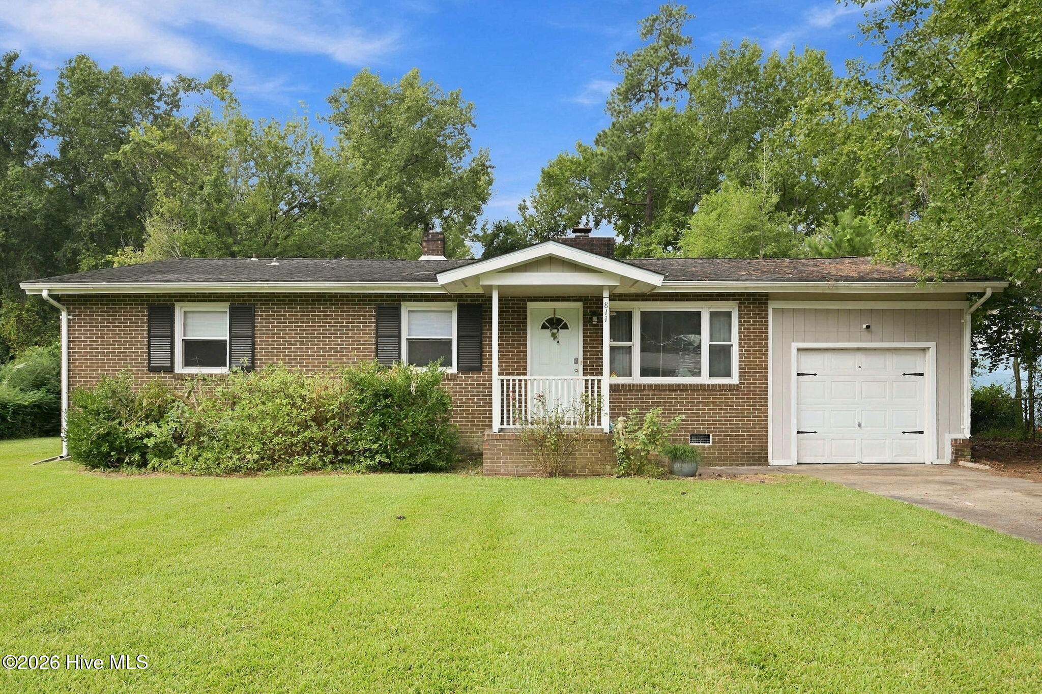 811 Little John Avenue Property Photo 1