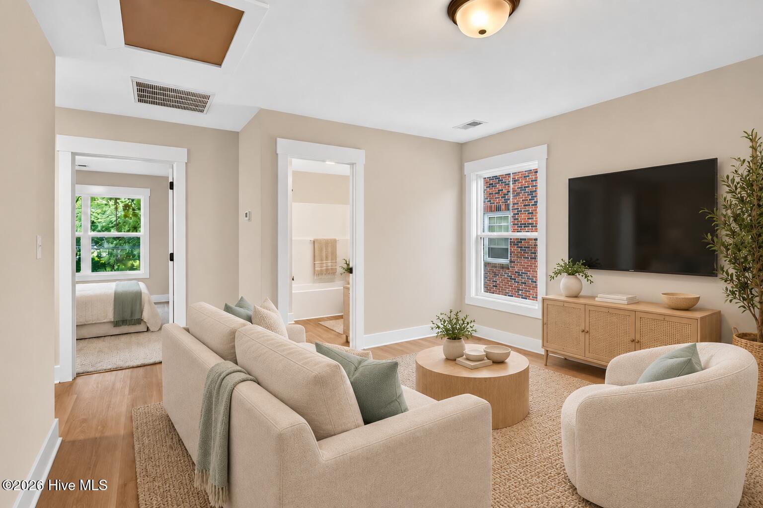 2303 Chestnut Street Property Photo 5