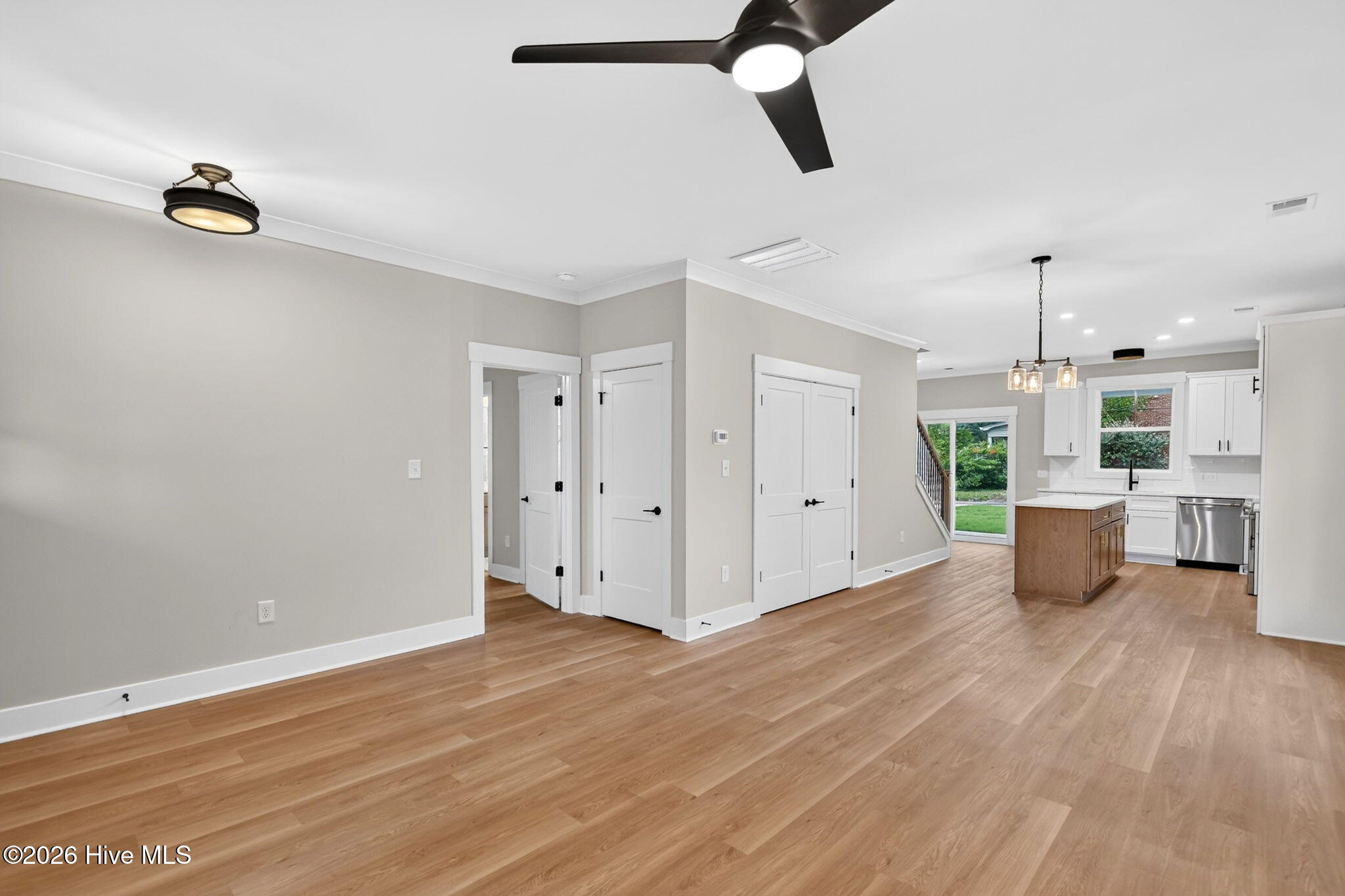 2303 Chestnut Street Property Photo 8