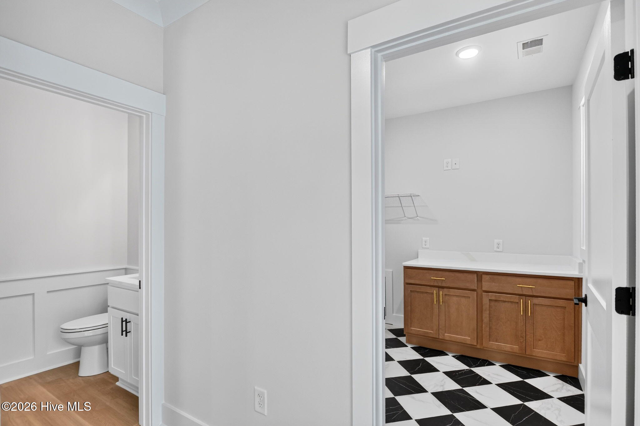 2303 Chestnut Street Property Photo 23