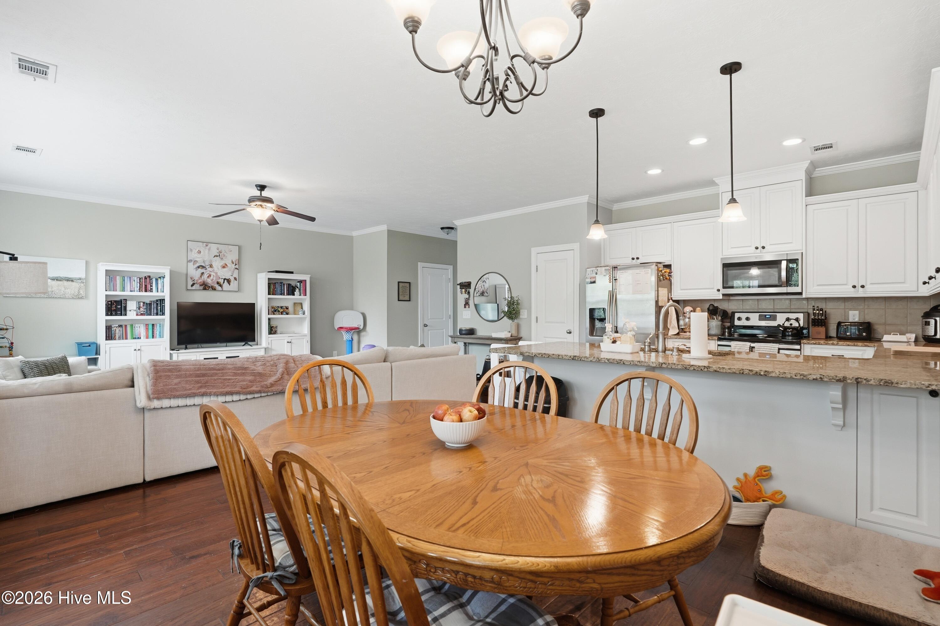 1001 Glenhaven Drive Property Photo 9