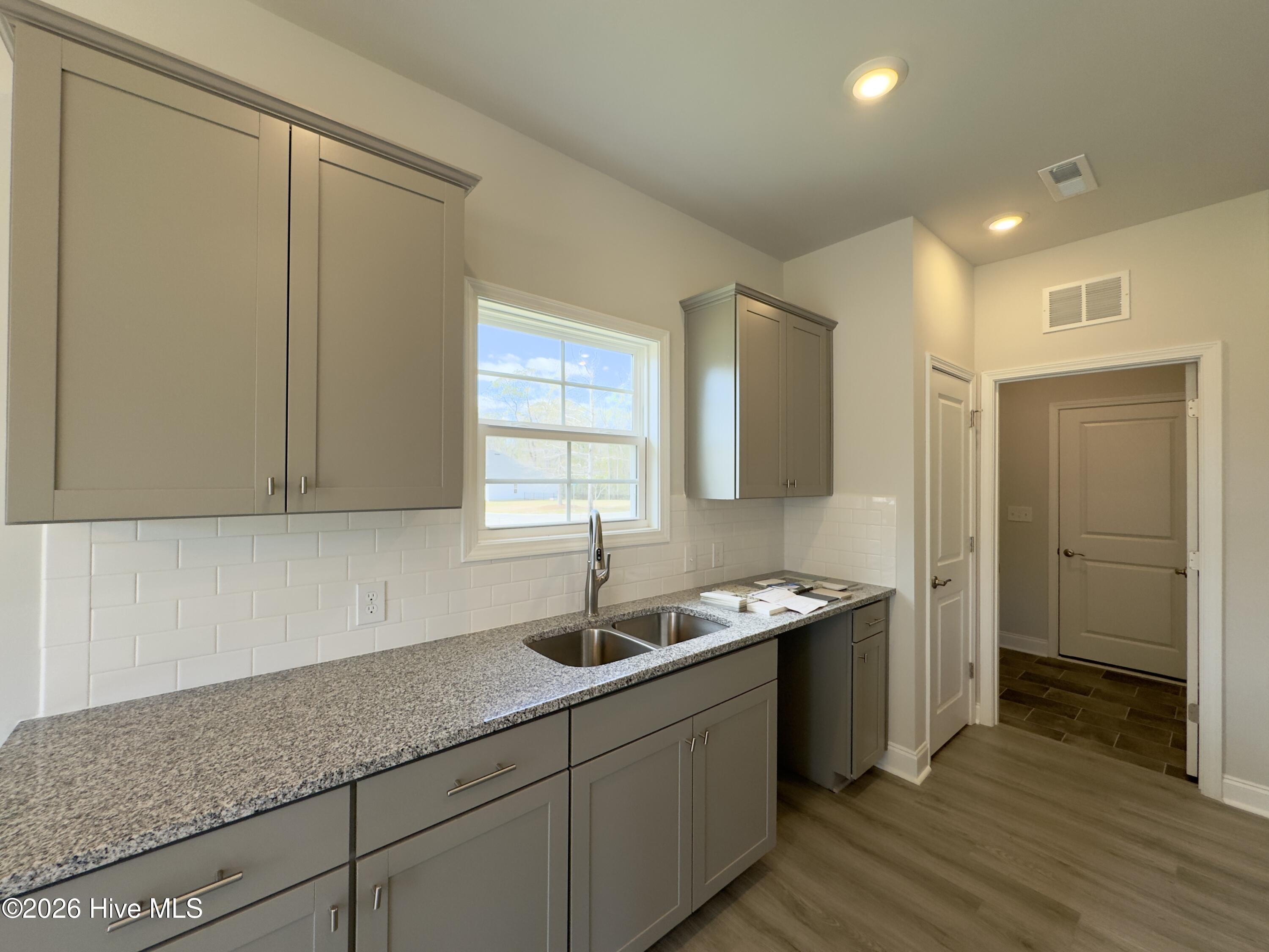 2105 Sandbrook Loop Property Photo 10