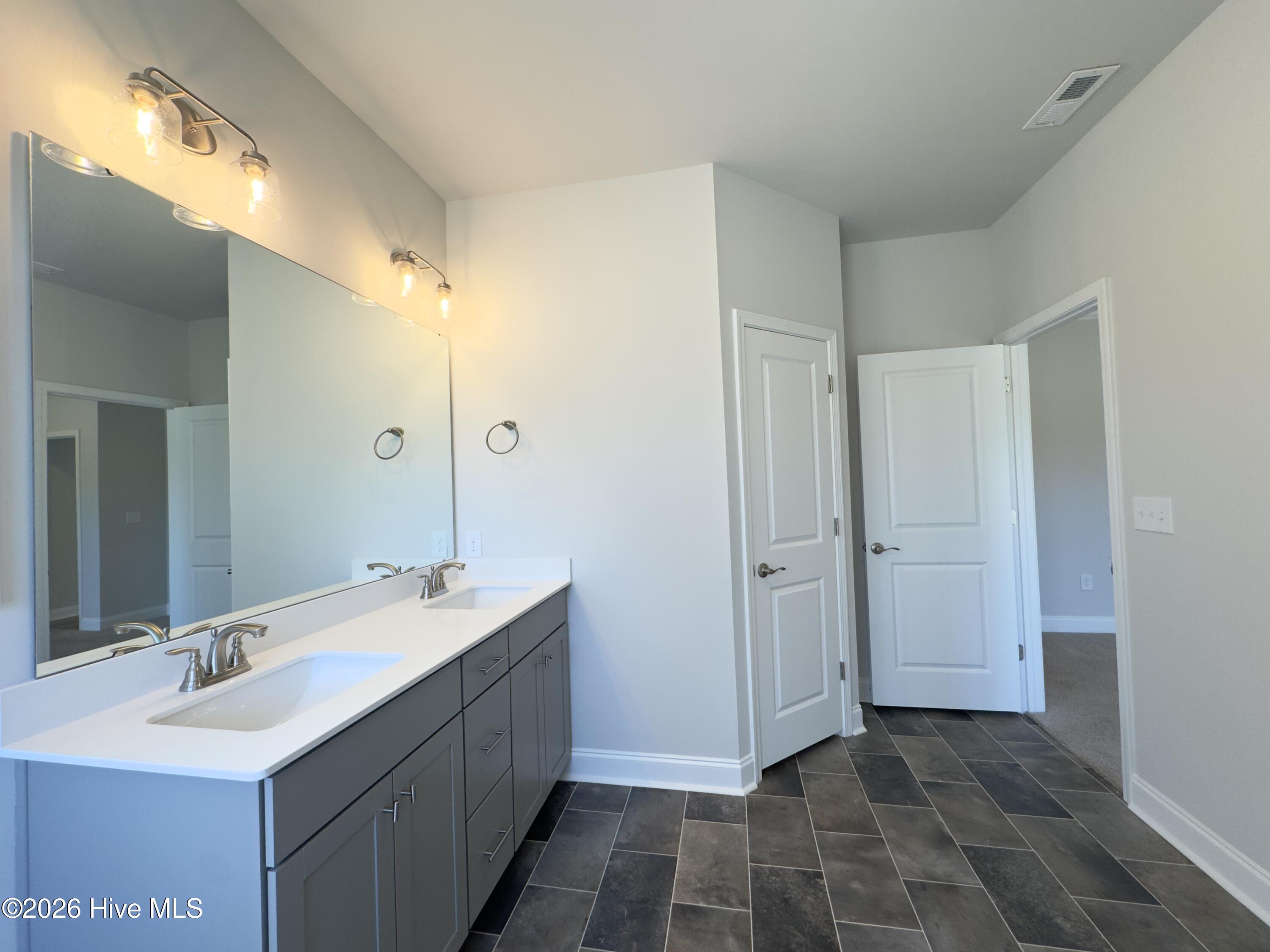 2105 Sandbrook Loop Property Photo 17