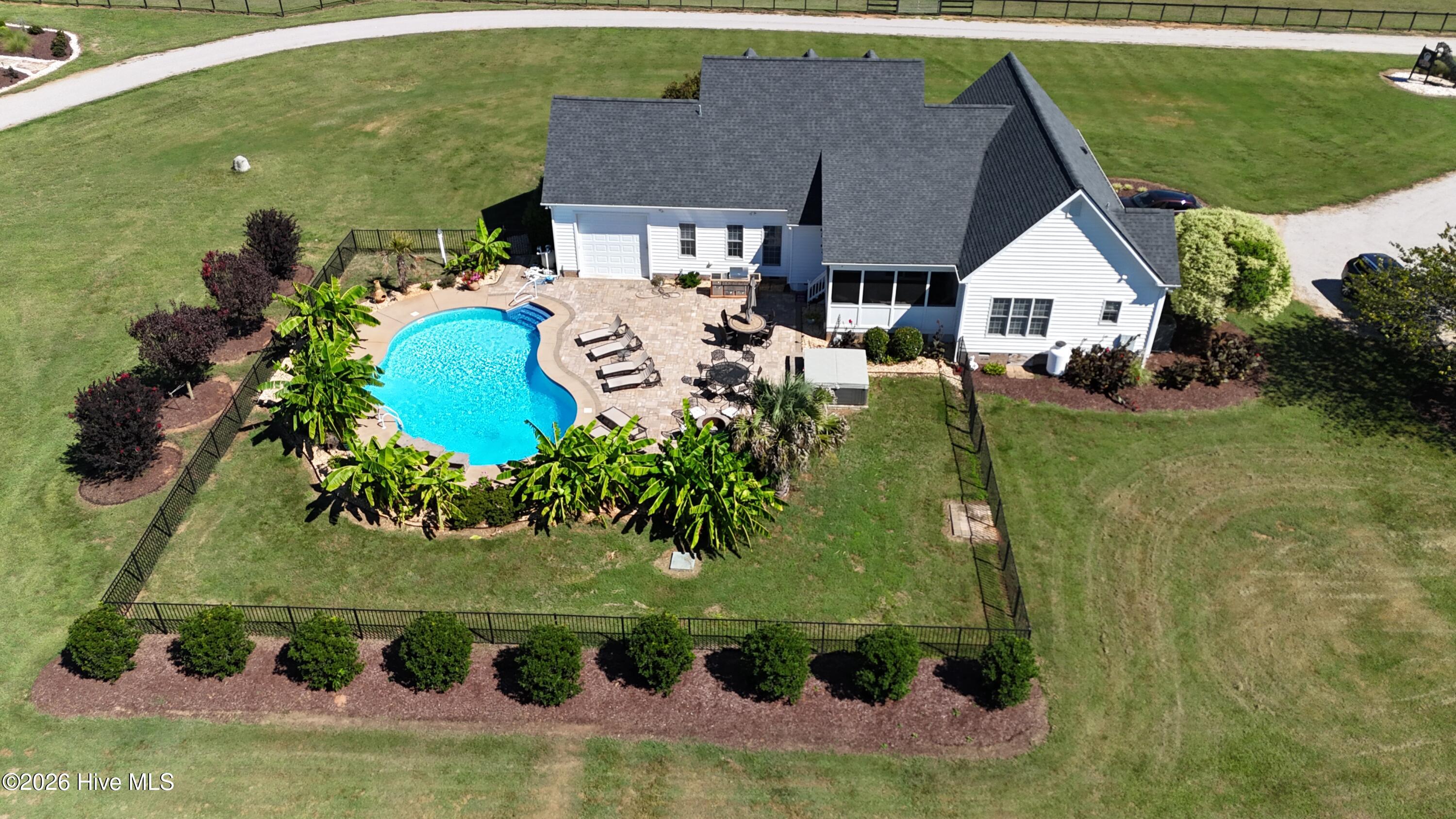 100/102 Sky Way Property Photo 3