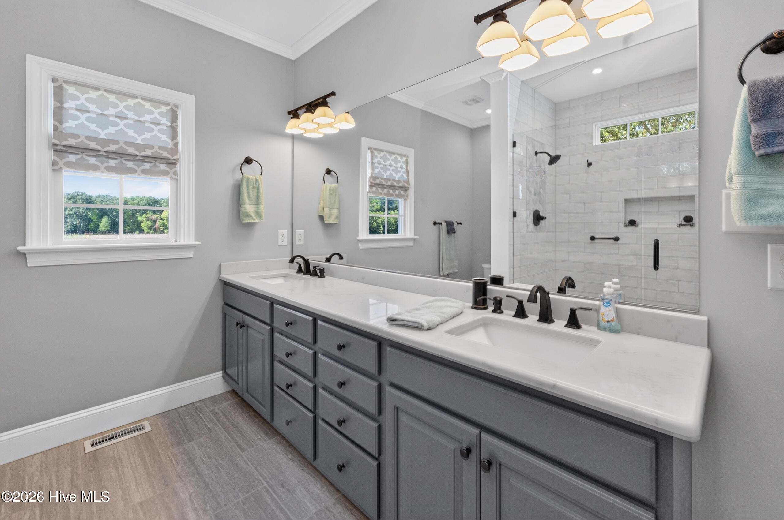 100/102 Sky Way Property Photo 25