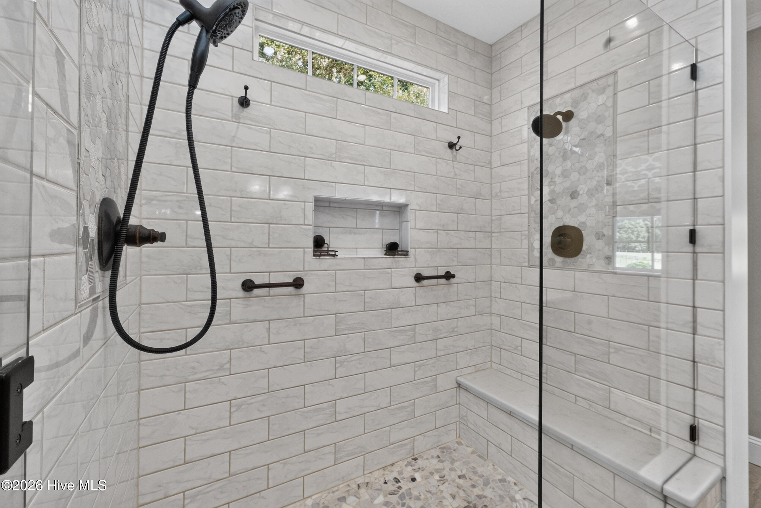 100/102 Sky Way Property Photo 26