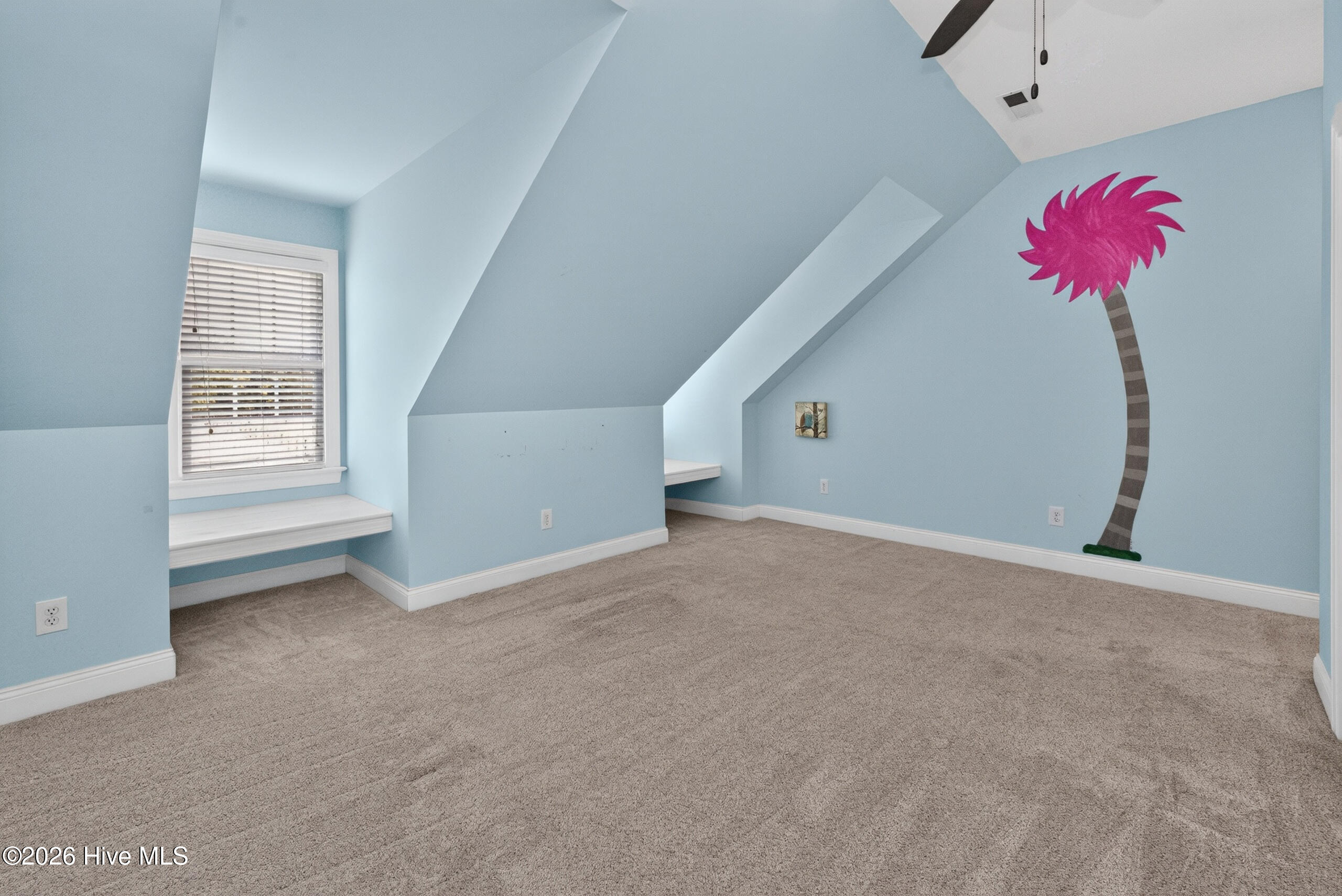 100/102 Sky Way Property Photo 31