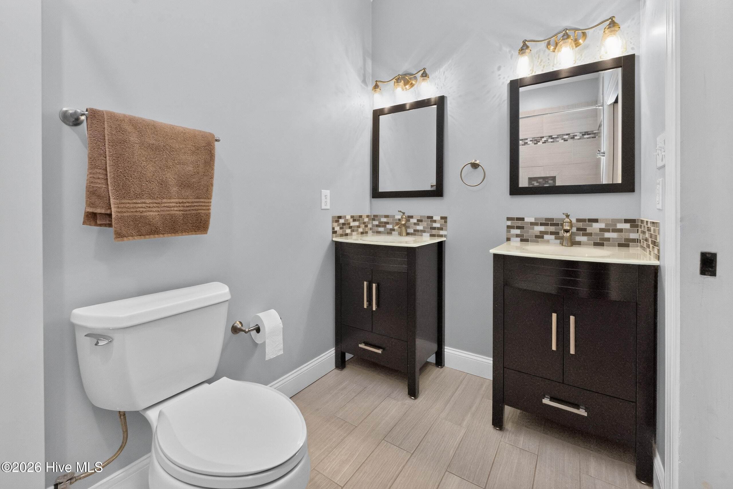 100/102 Sky Way Property Photo 33