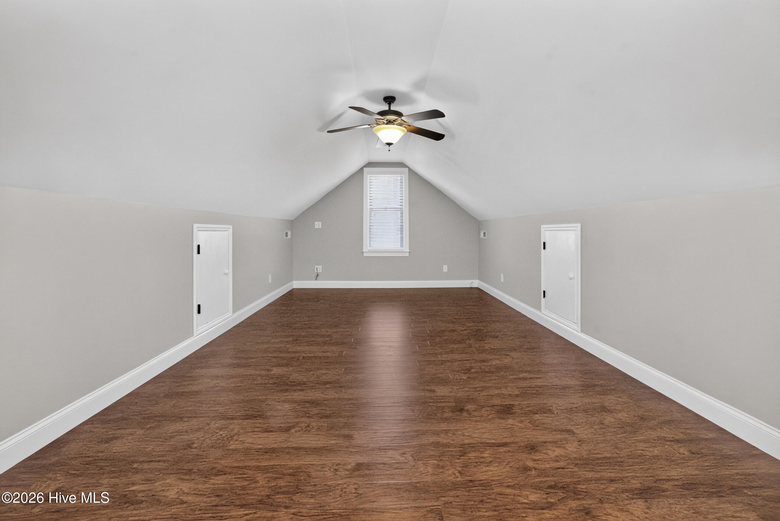 100/102 Sky Way Property Photo 35