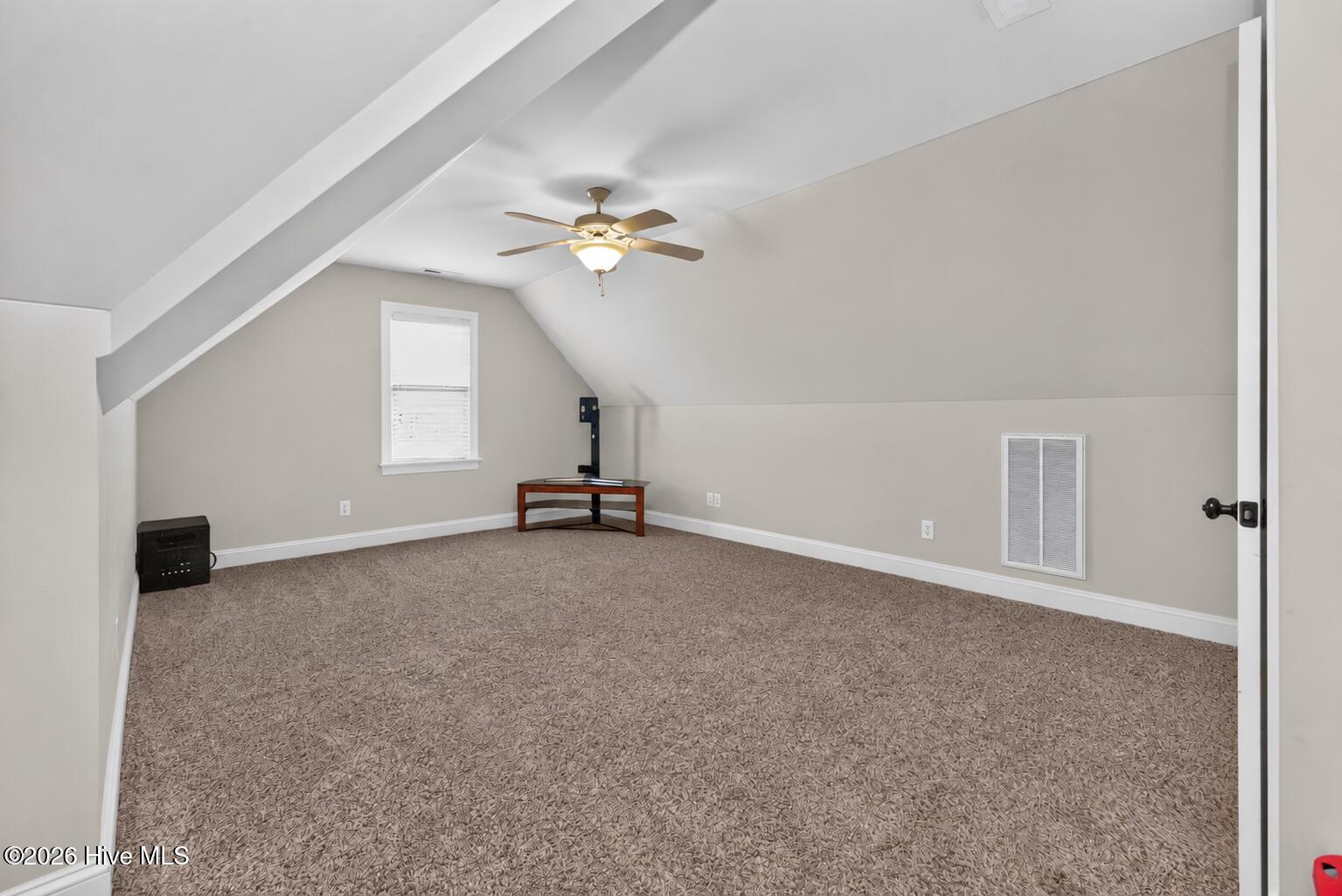 100/102 Sky Way Property Photo 36