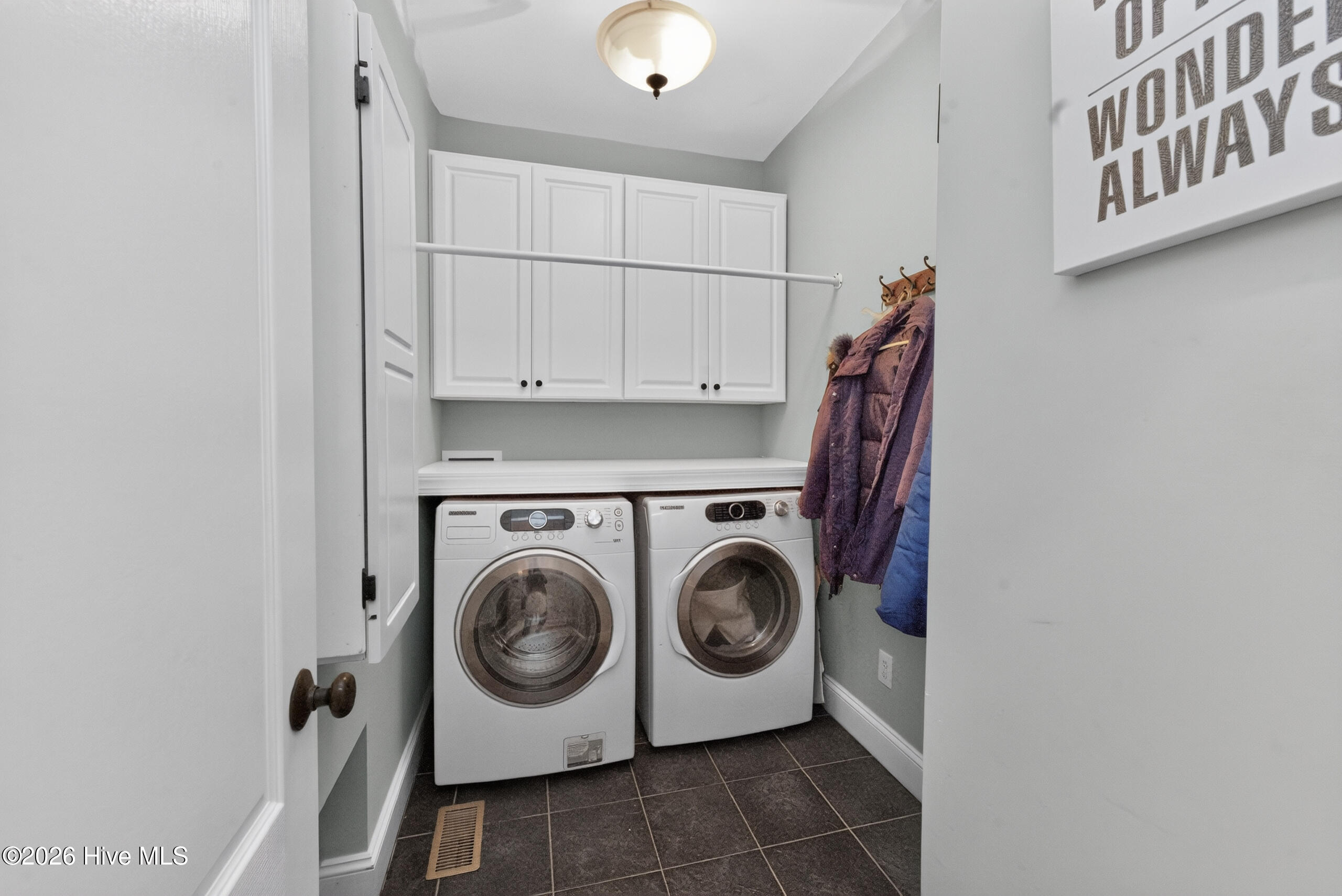 100/102 Sky Way Property Photo 37