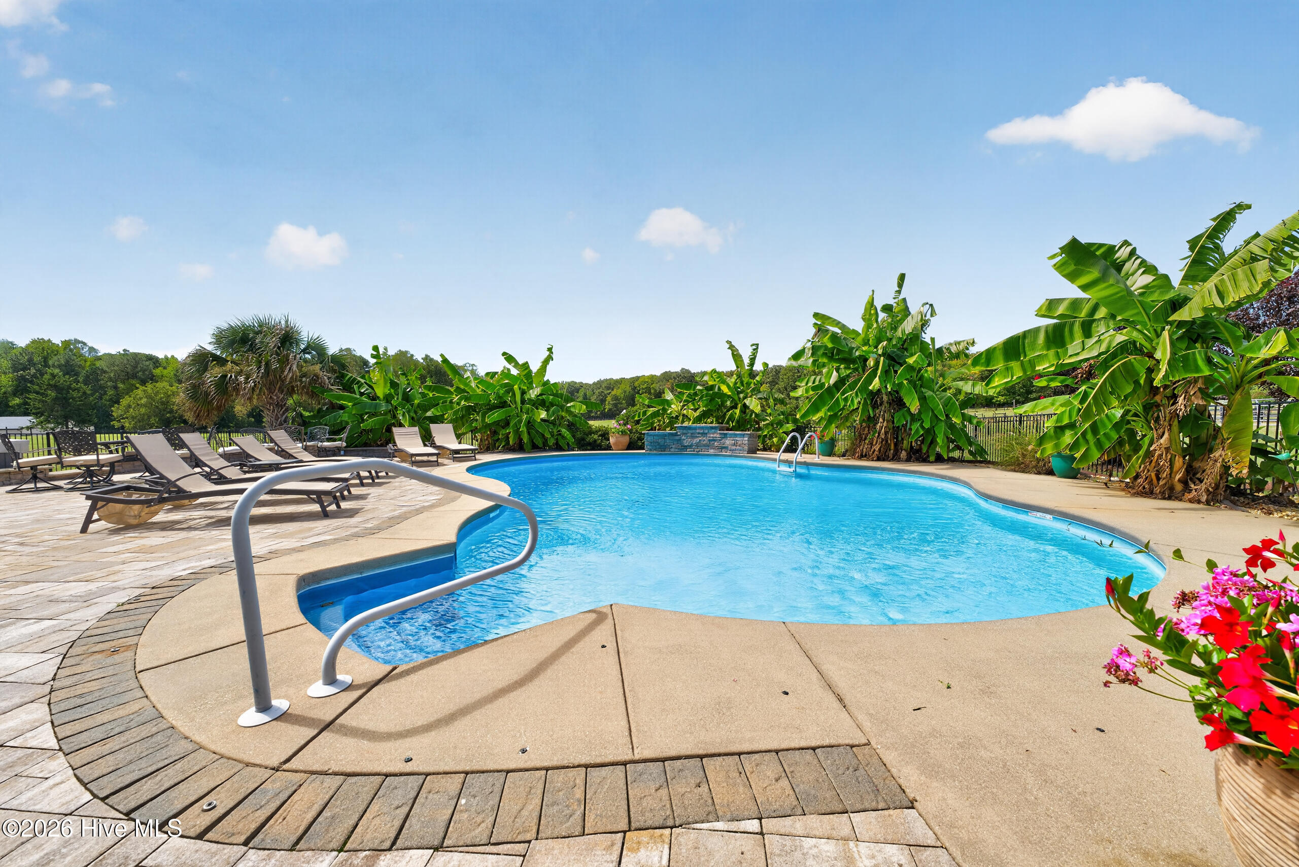 100/102 Sky Way Property Photo 44