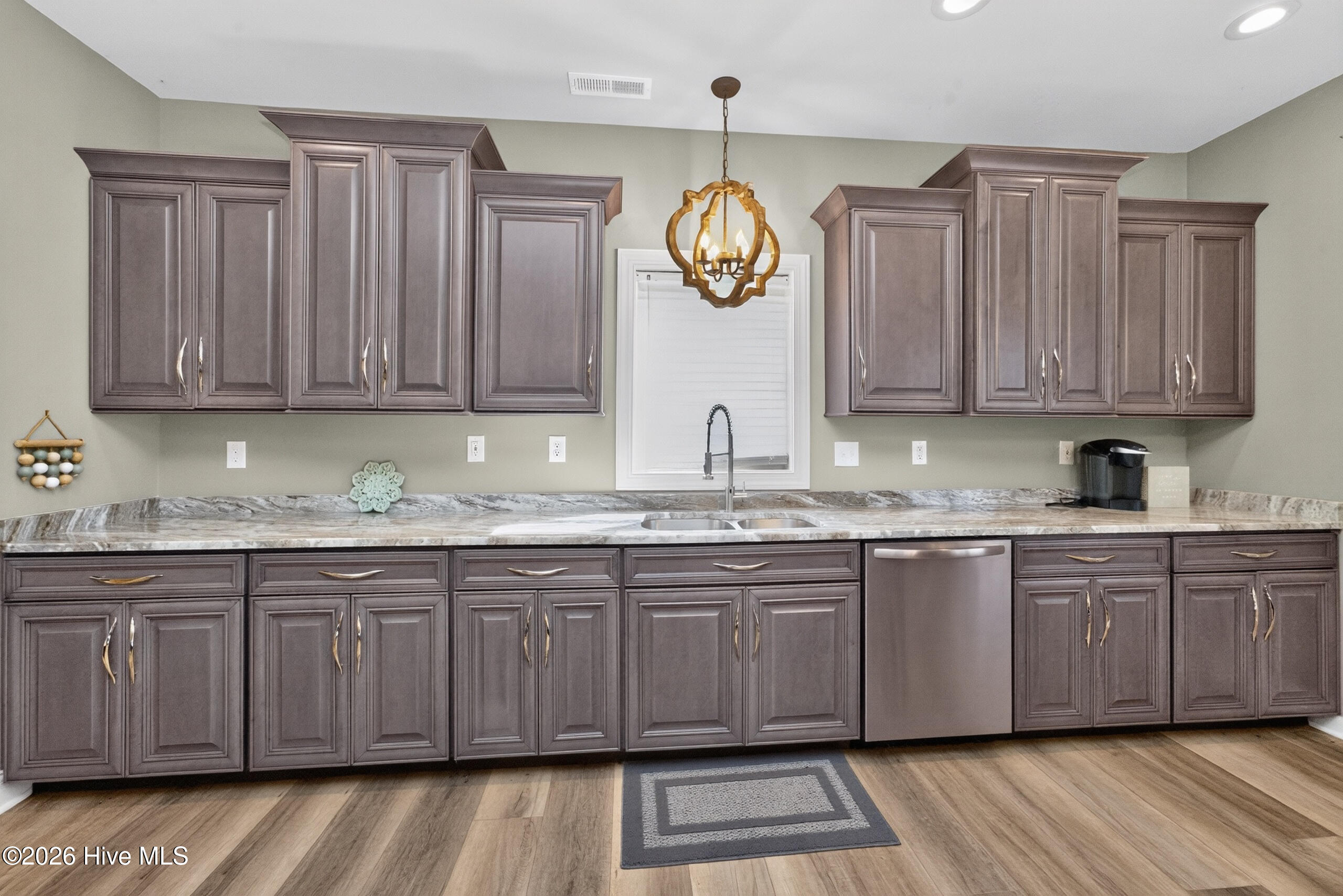 100/102 Sky Way Property Photo 56