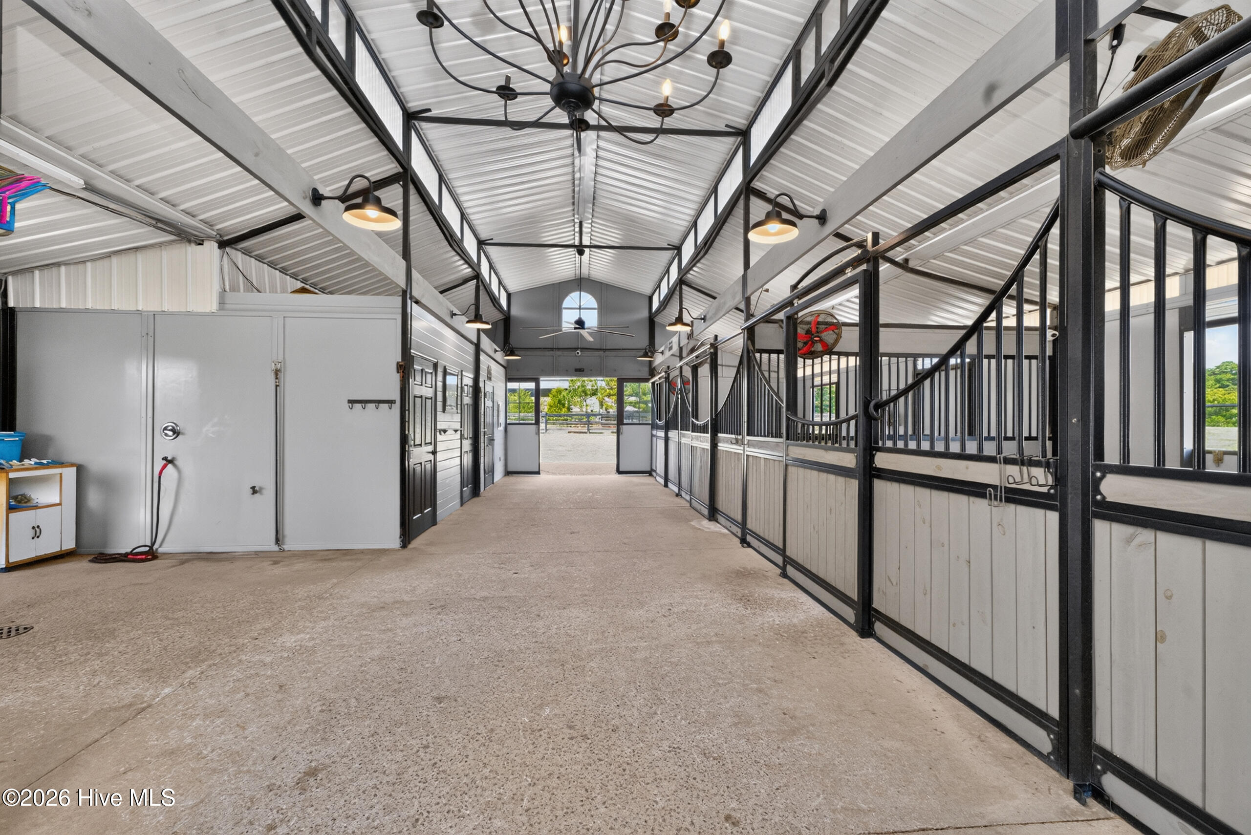 100/102 Sky Way Property Photo 68