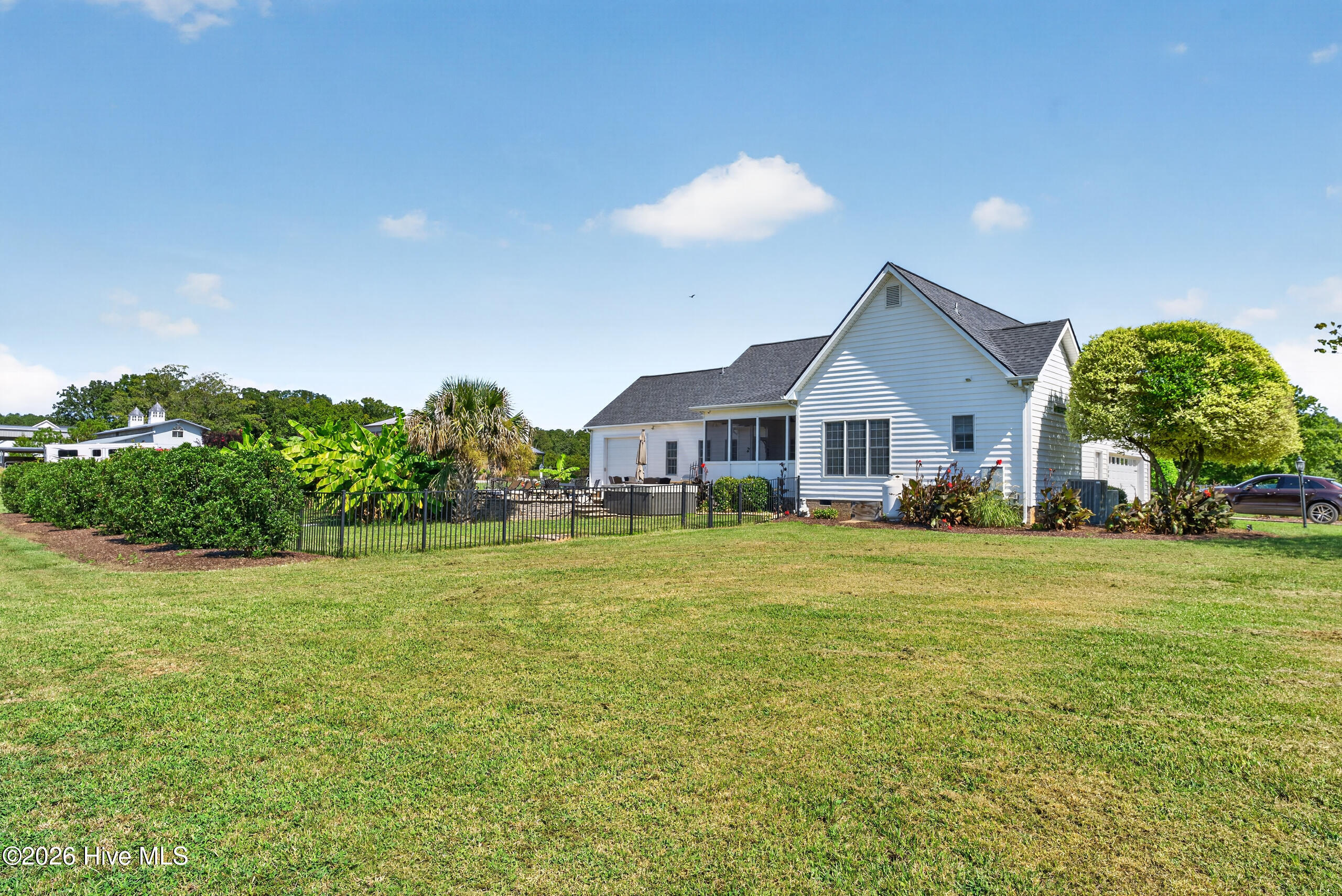 100/102 Sky Way Property Photo 87