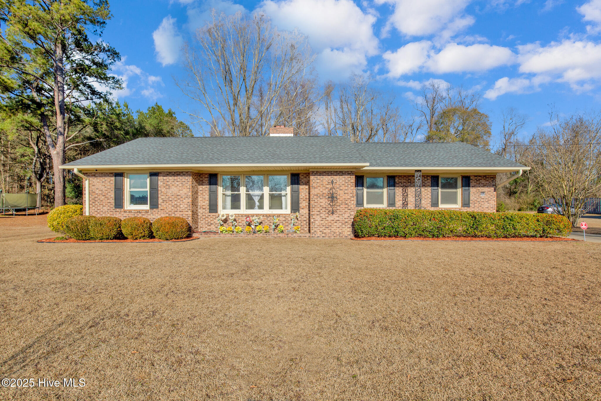 405 W Road Property Photo 1
