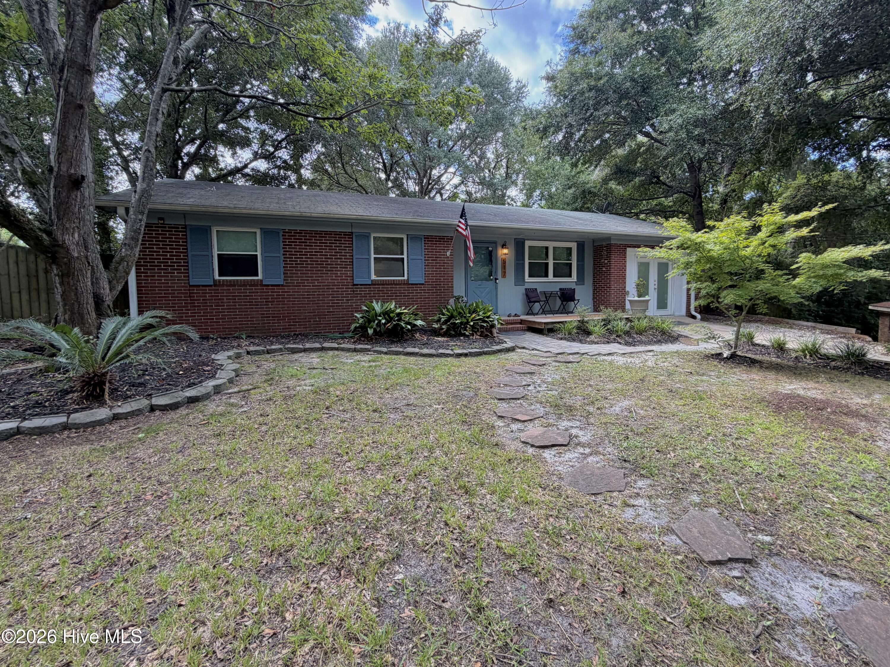 517 Voltaire Place Property Photo 1