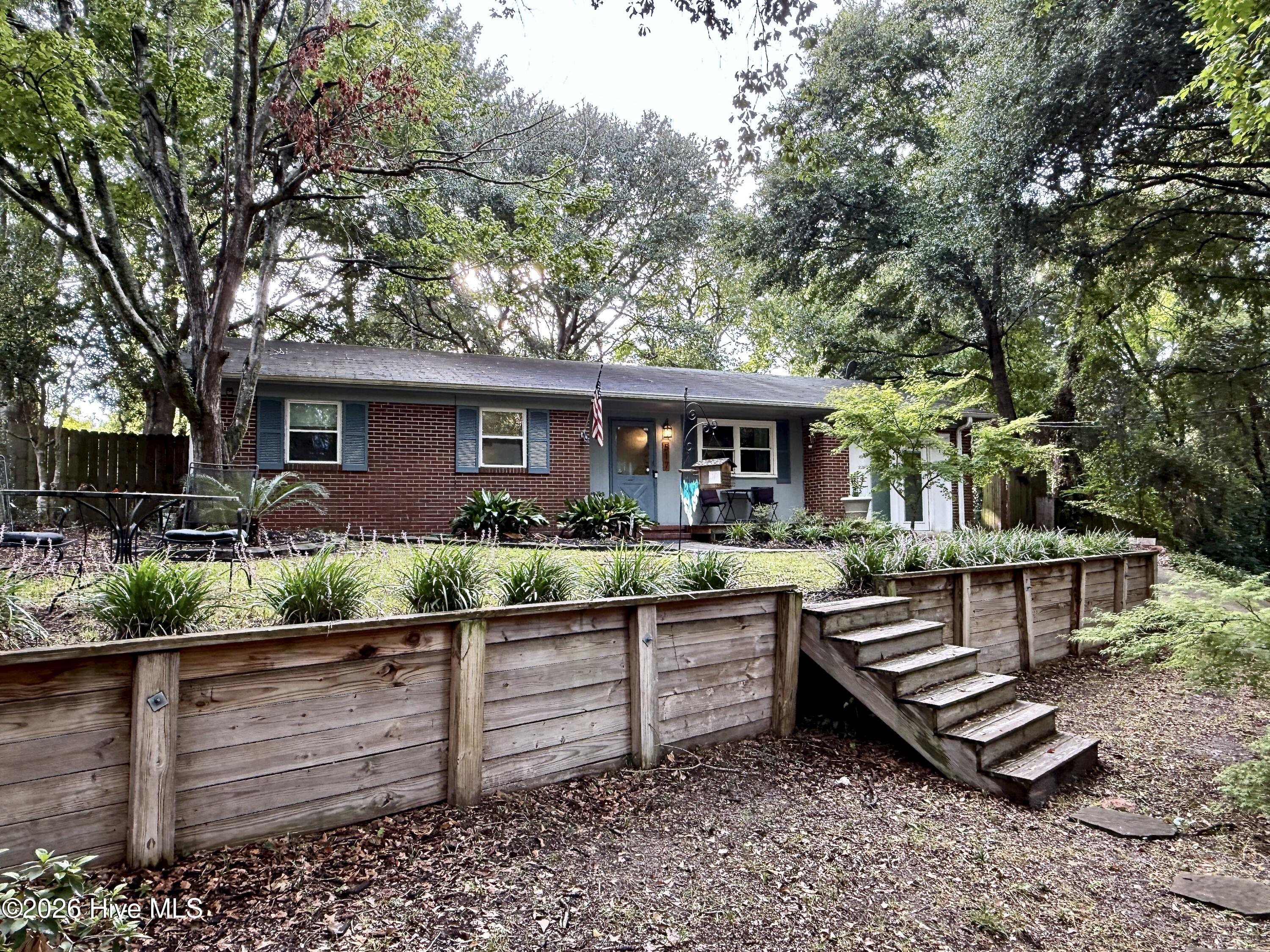 517 Voltaire Place Property Photo 2