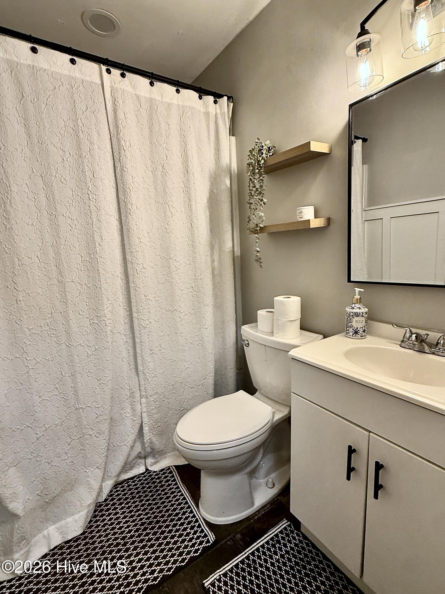 517 Voltaire Place Property Photo 18