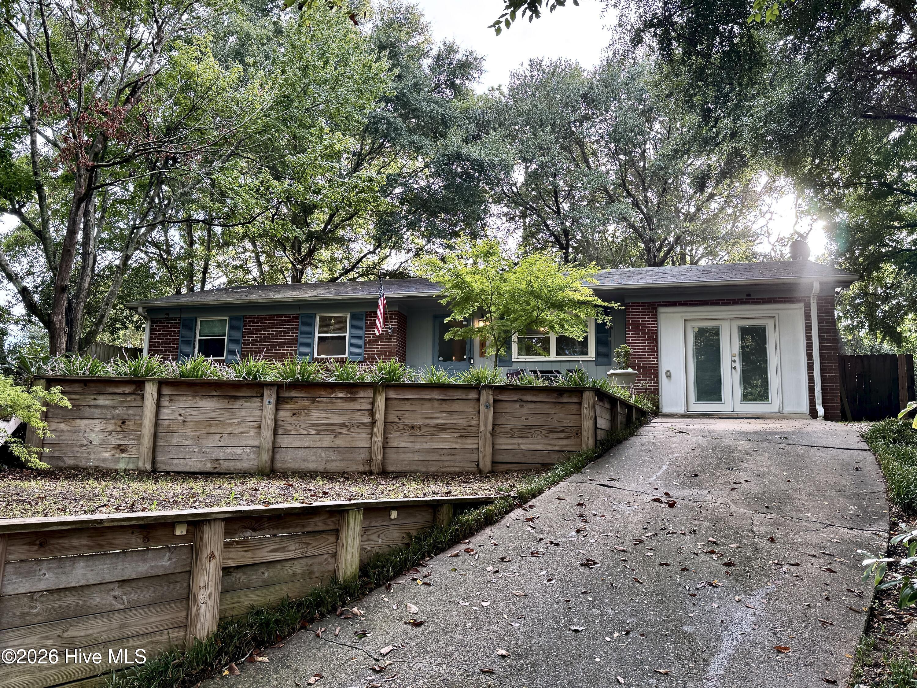 517 Voltaire Place Property Photo 20