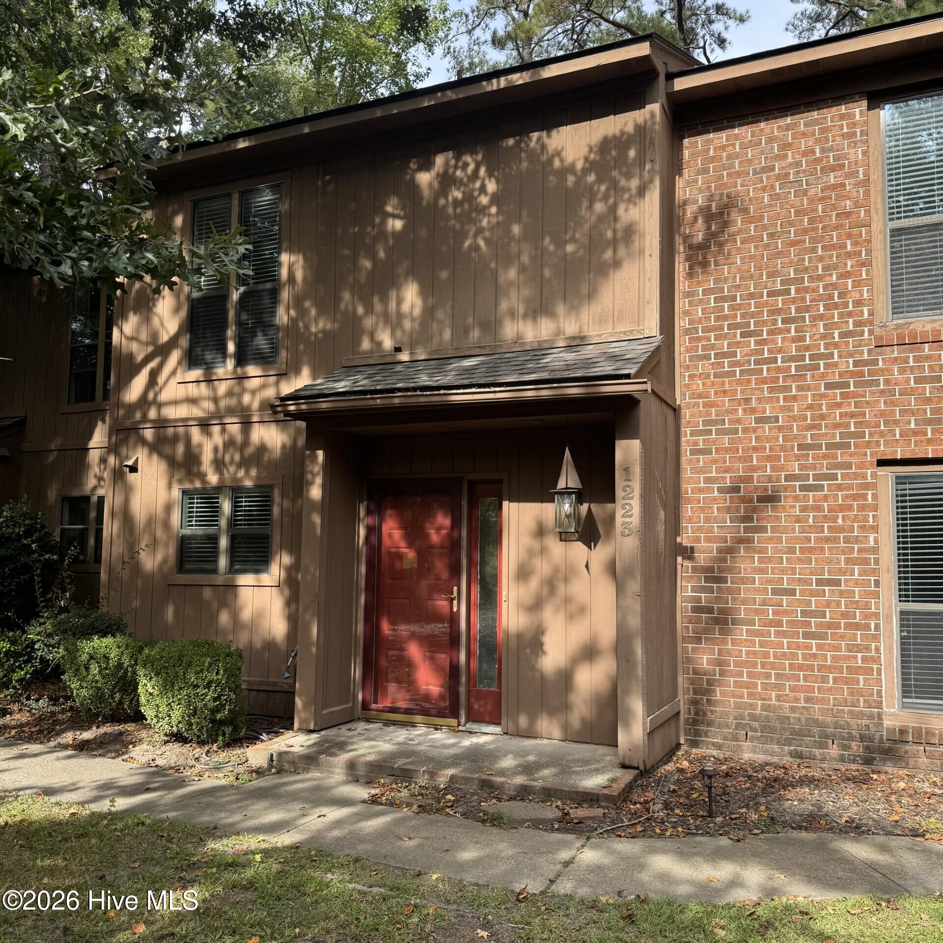 1223 Ash Circle Property Photo 1