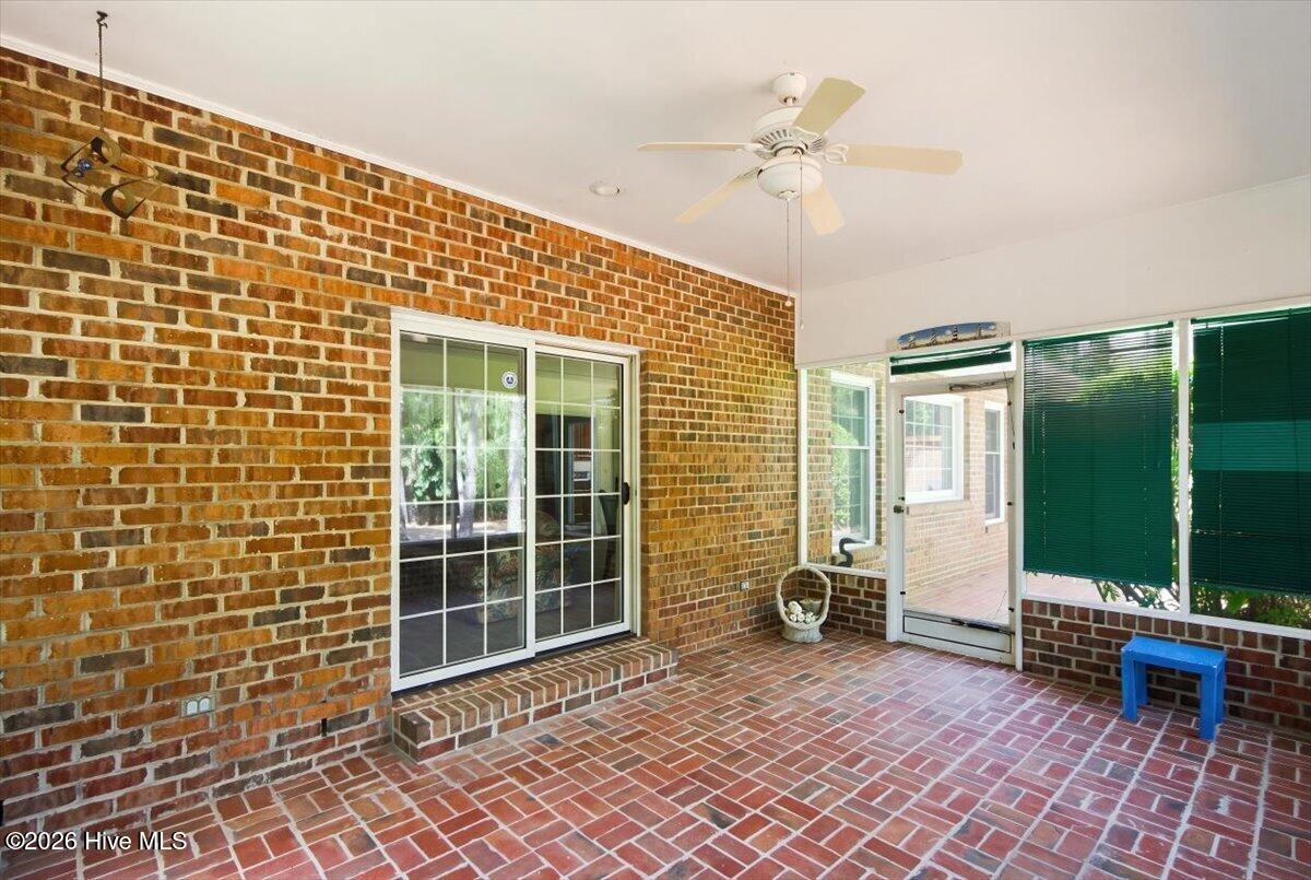 51 King Street Property Photo 11