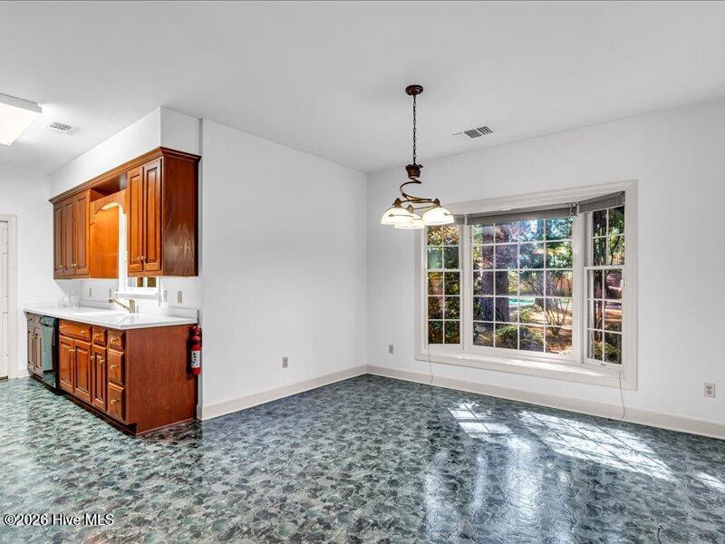 51 King Street Property Photo 43