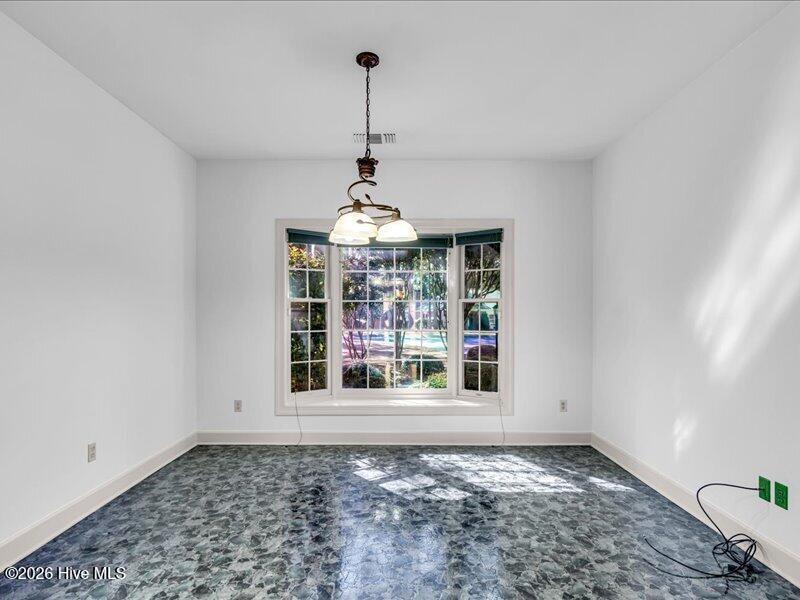 51 King Street Property Photo 46