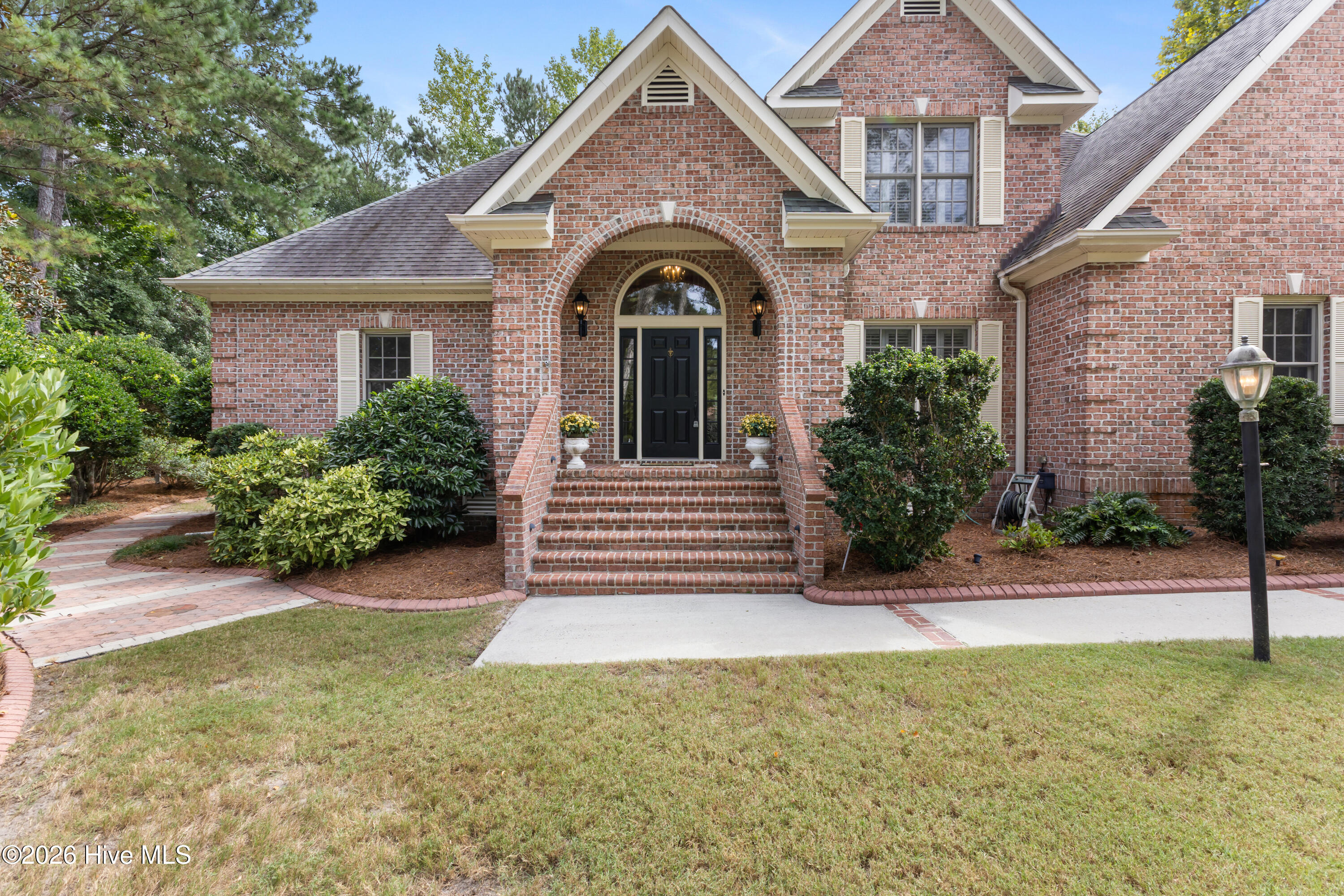 8816 Sawmill Creek Lane Property Photo 4