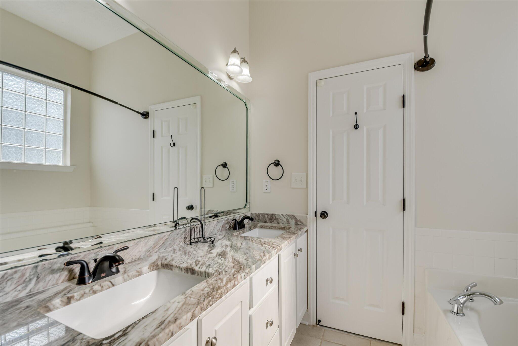 2560 Grier Circle Property Photo 25