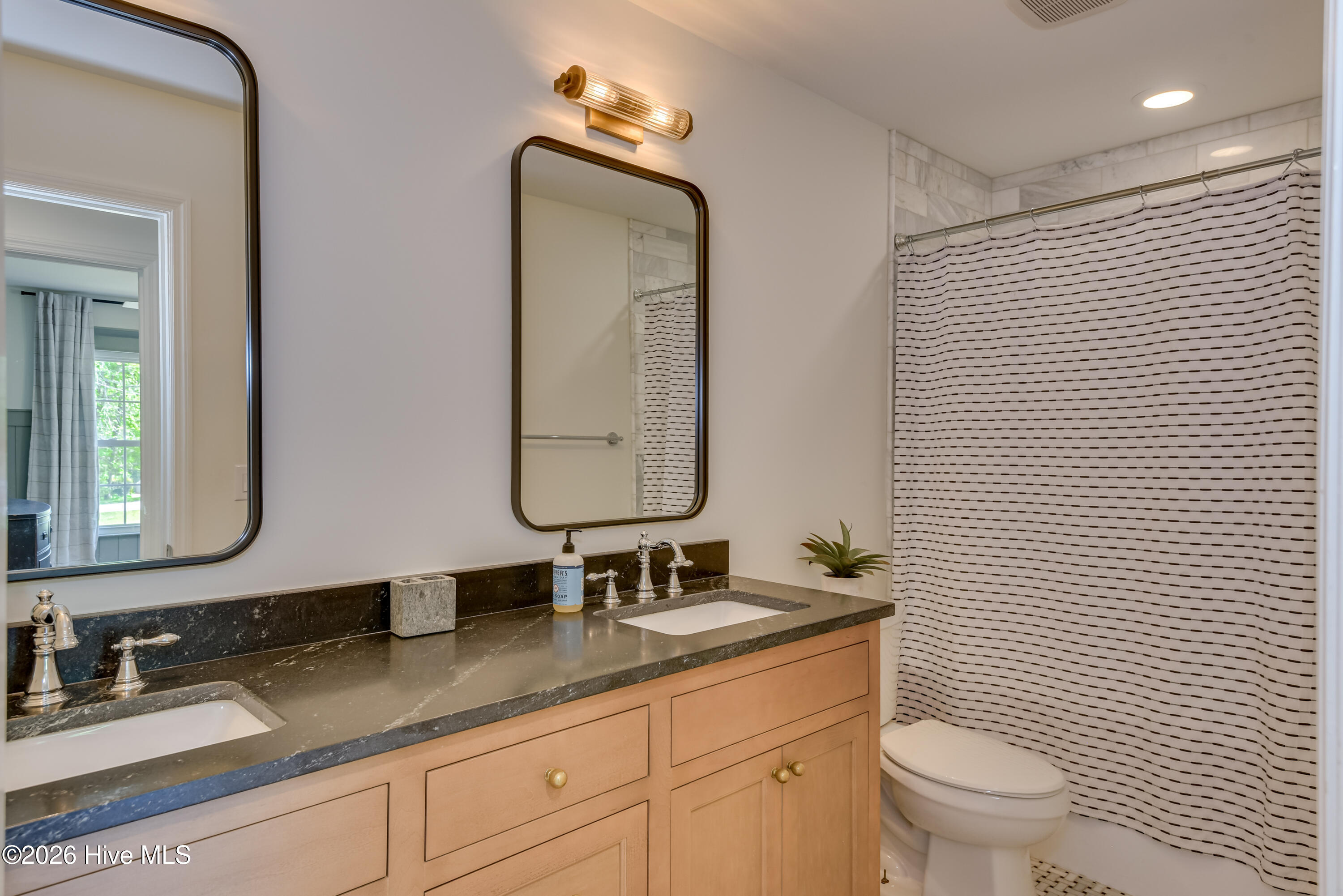 761 W Port Road Property Photo 25