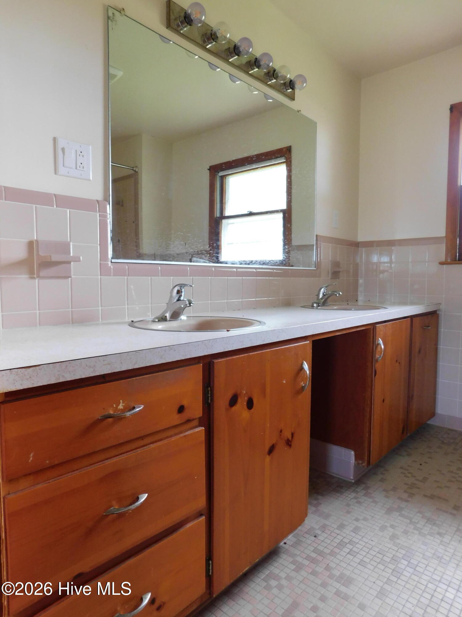 930 Highway 343 S Property Photo 32