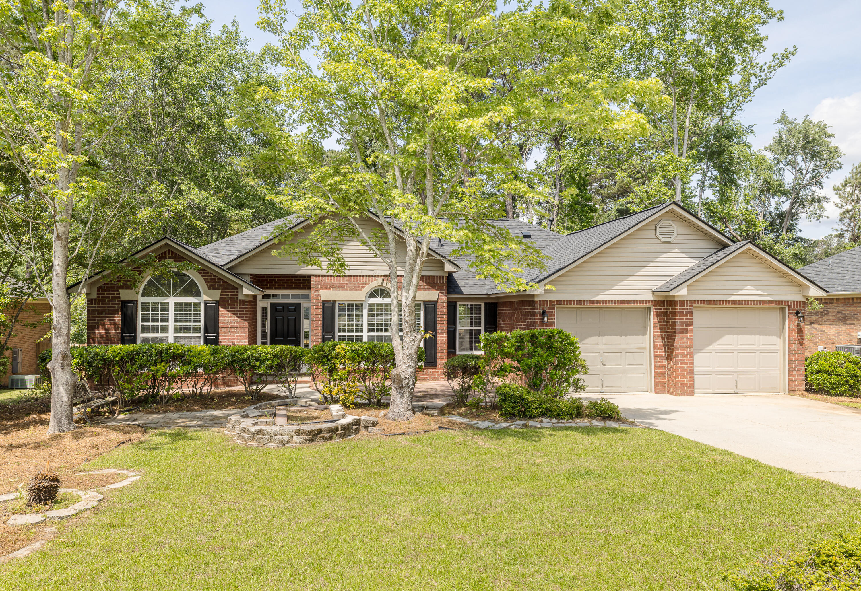 245 Farmington Drive W Property Photo 1