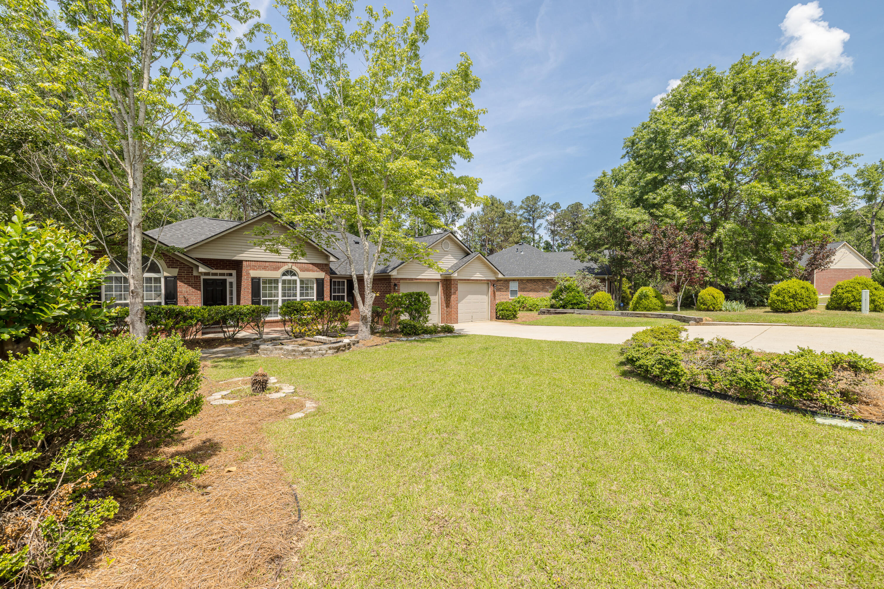 245 Farmington Drive W Property Photo 2