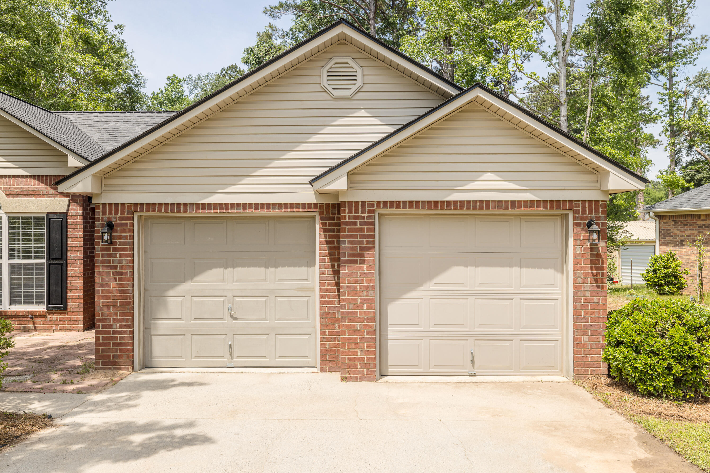 245 Farmington Drive W Property Photo 4