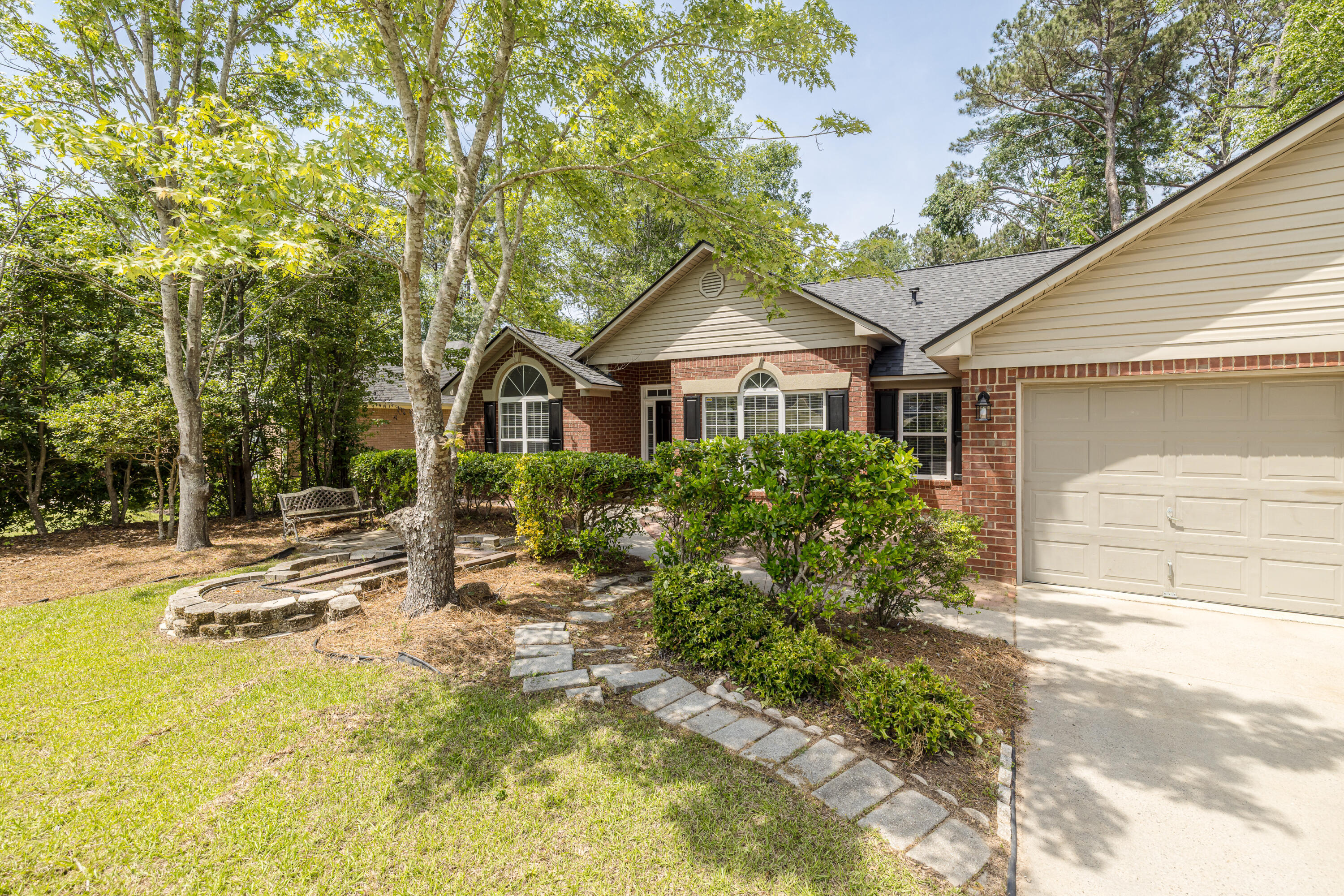 245 Farmington Drive W Property Photo 5