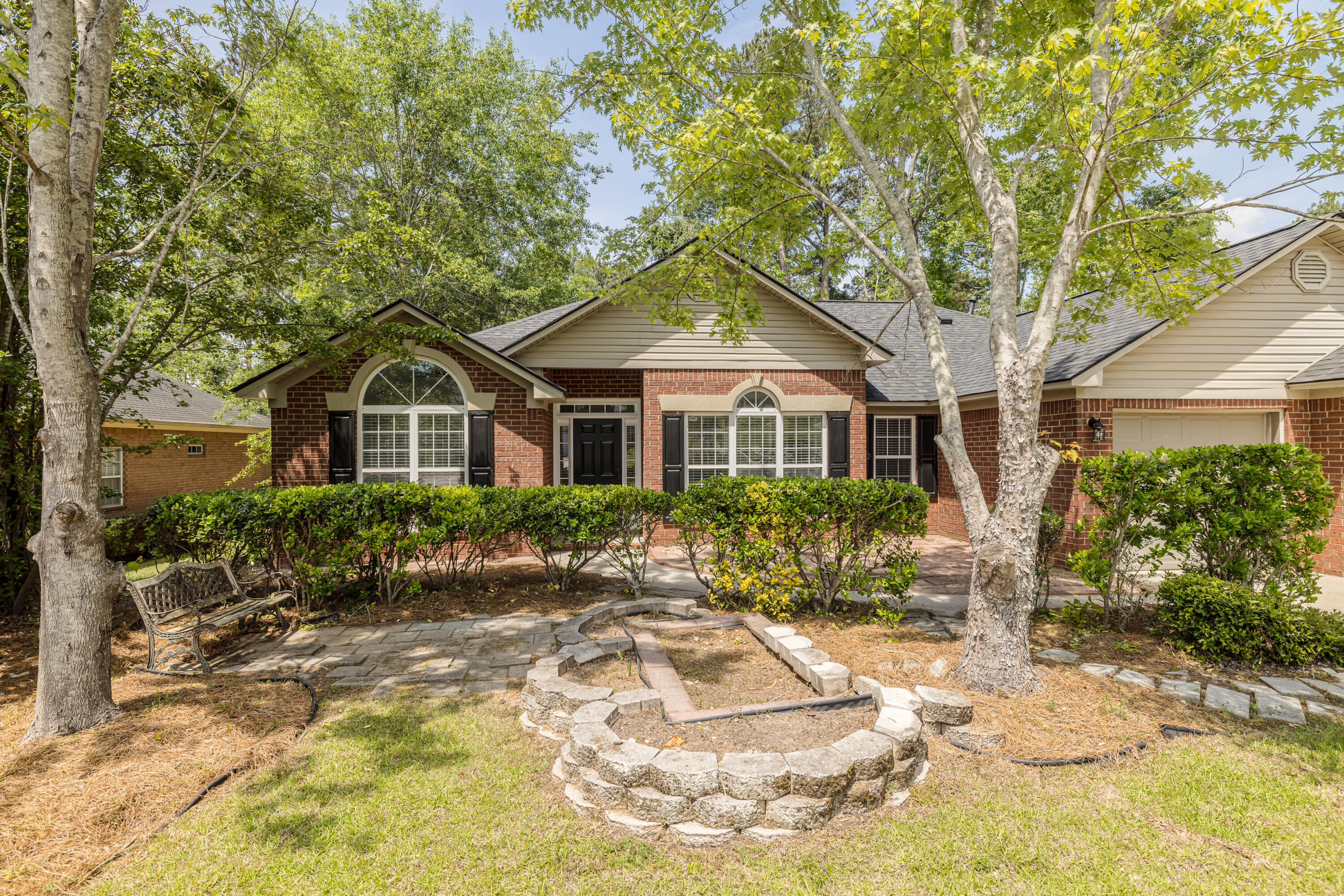 245 Farmington Drive W Property Photo 6