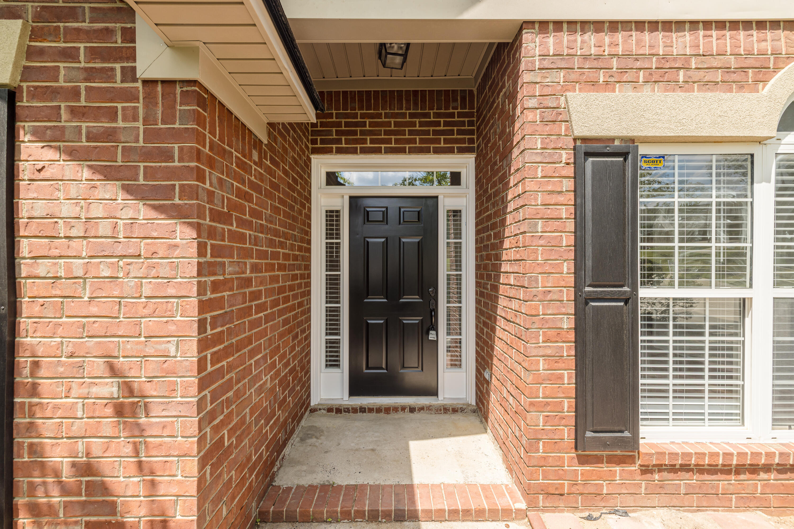 245 Farmington Drive W Property Photo 8