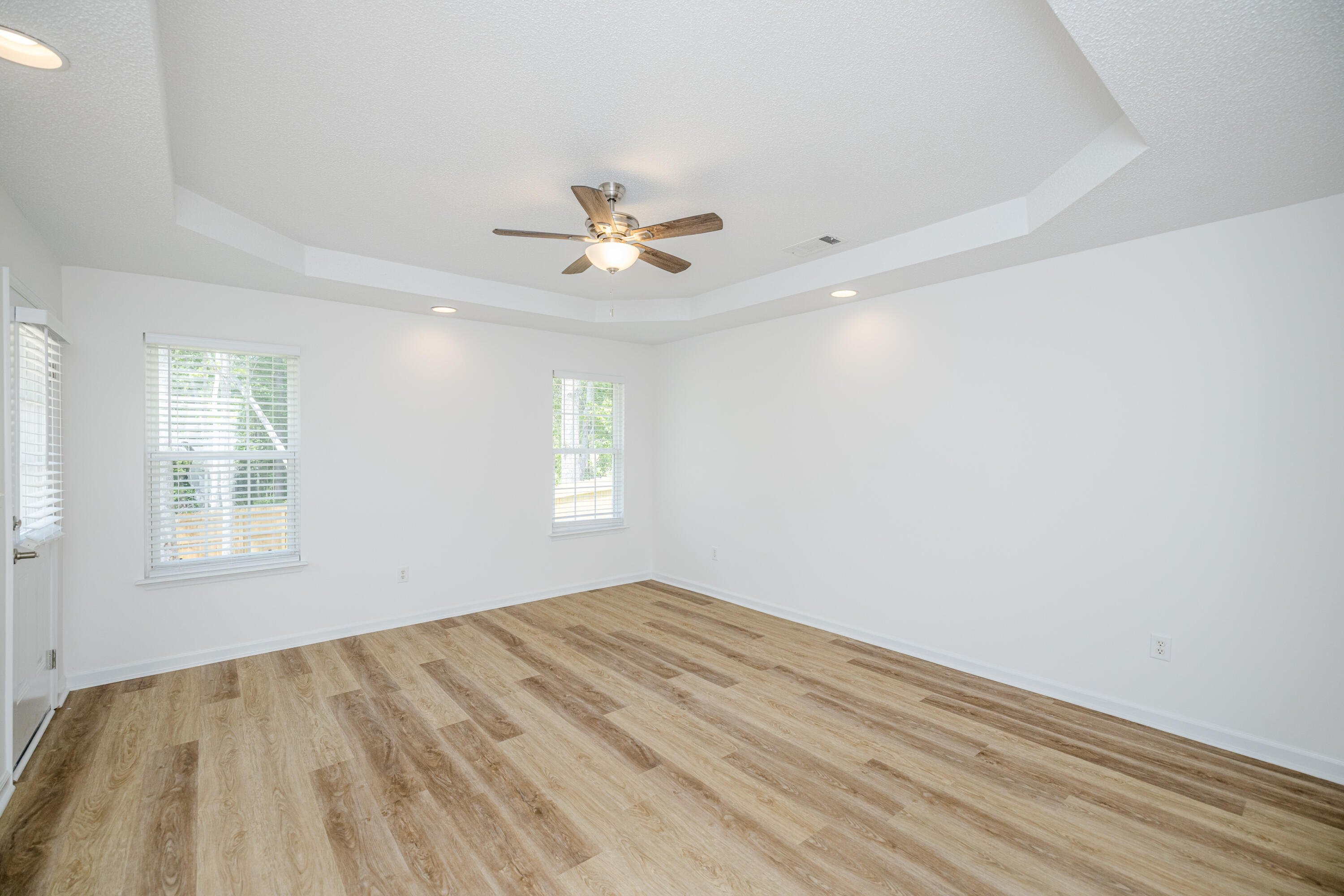245 Farmington Drive W Property Photo 30