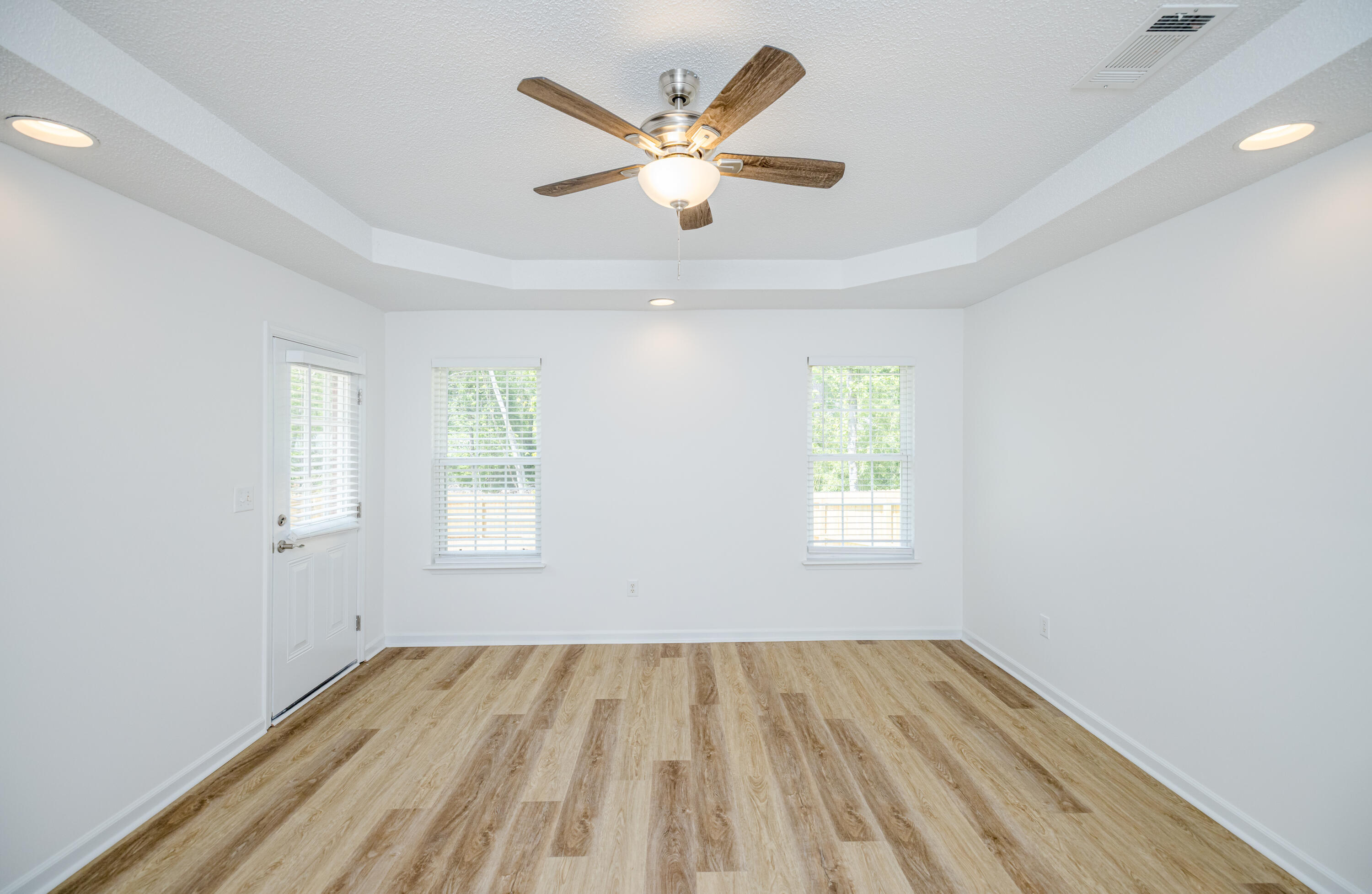 245 Farmington Drive W Property Photo 31