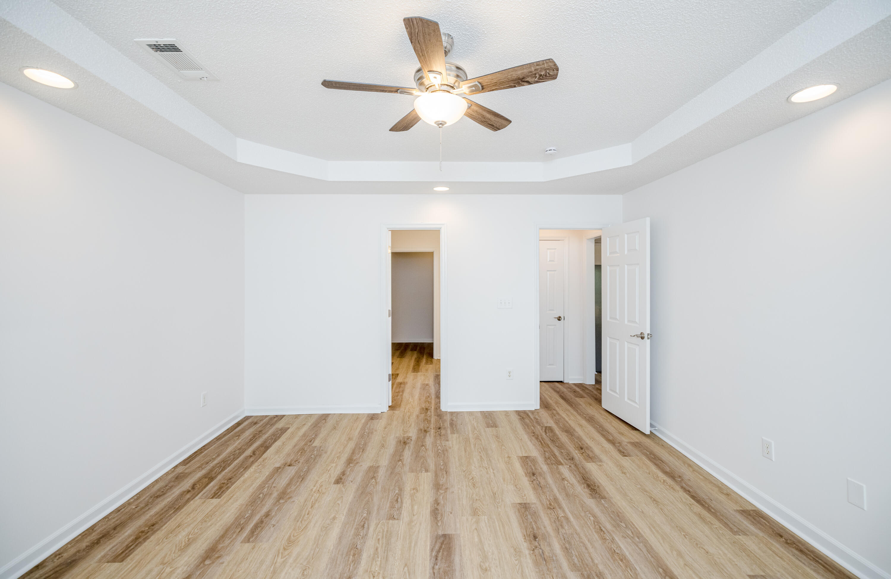 245 Farmington Drive W Property Photo 32
