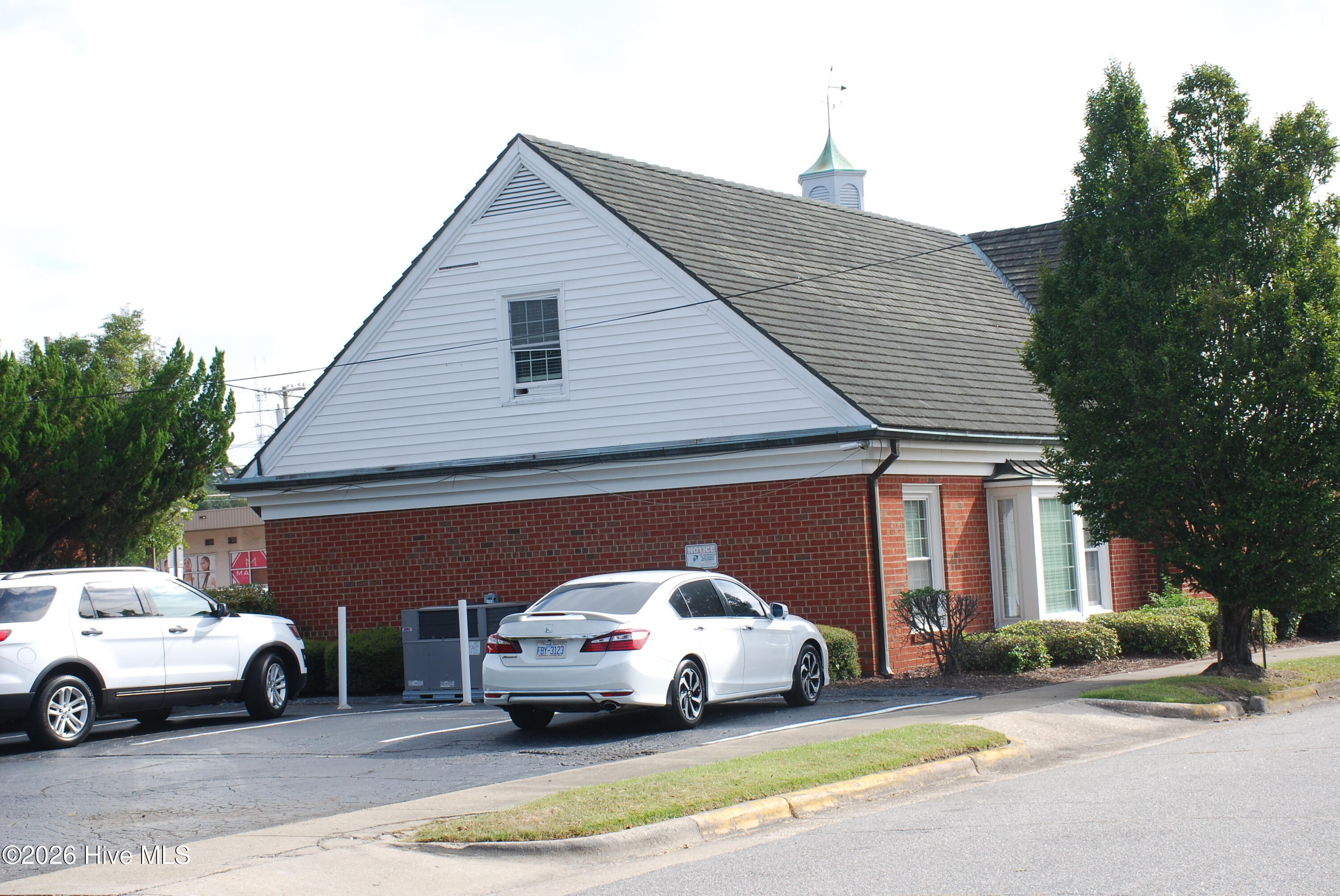 301 N Pine Street Property Photo 4