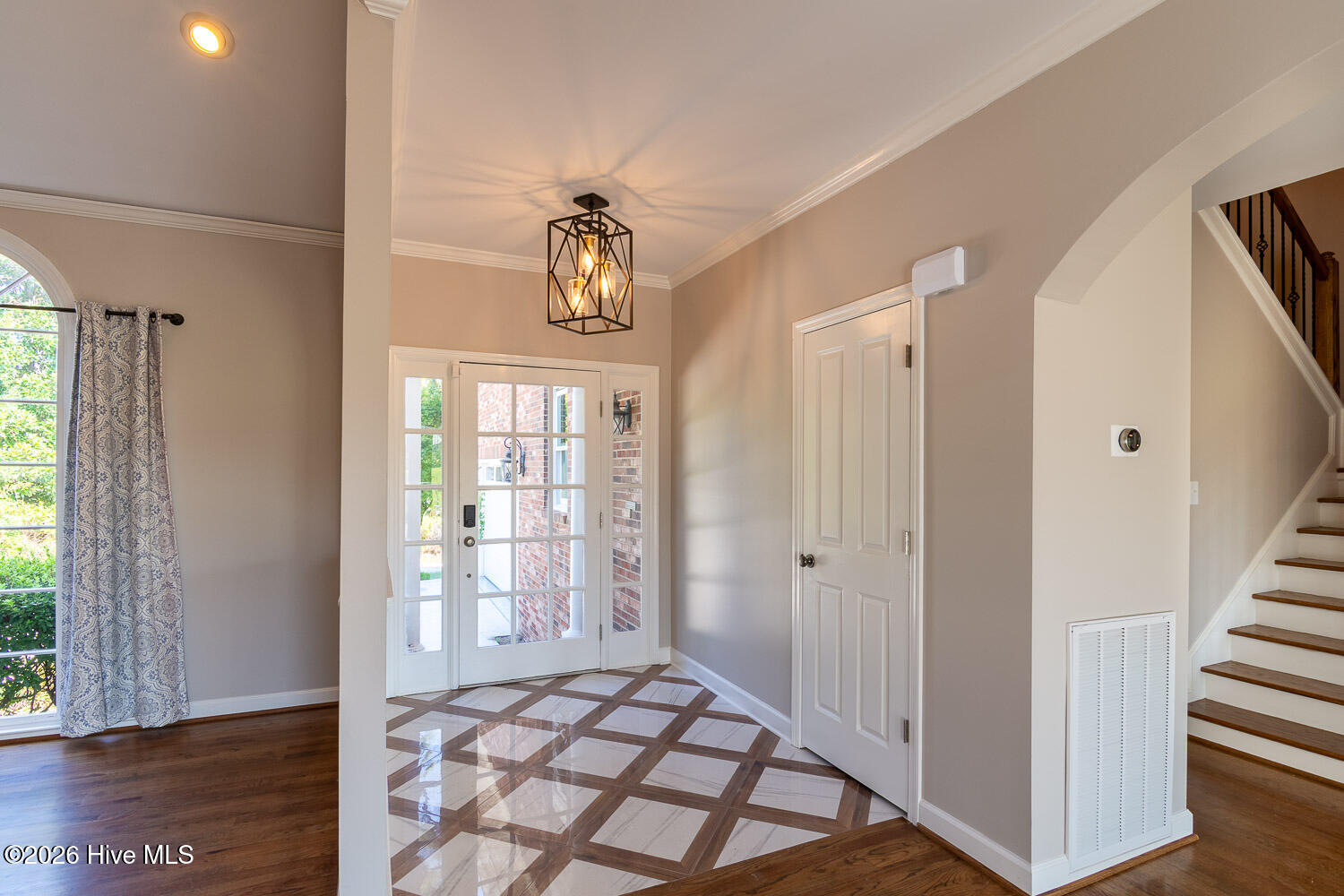 3754 Roscommon S Property Photo 4