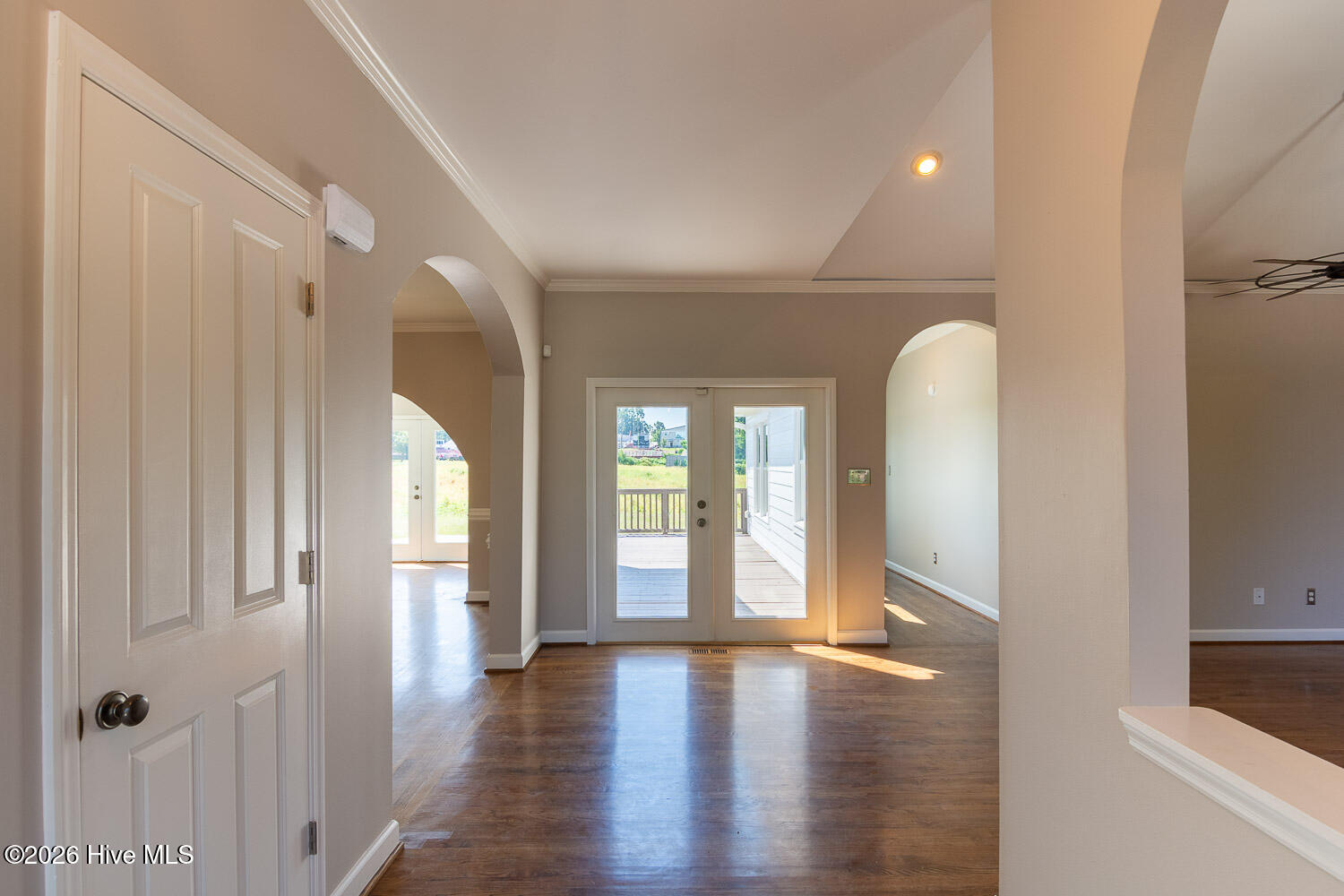 3754 Roscommon S Property Photo 5