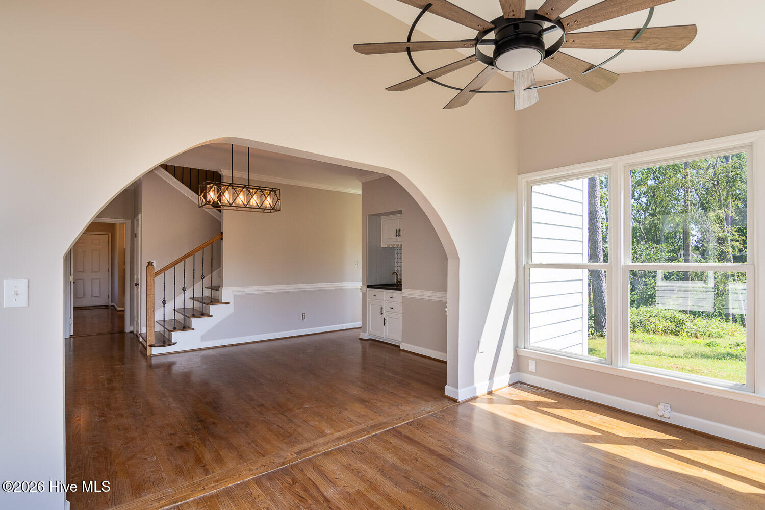 3754 Roscommon S Property Photo 15