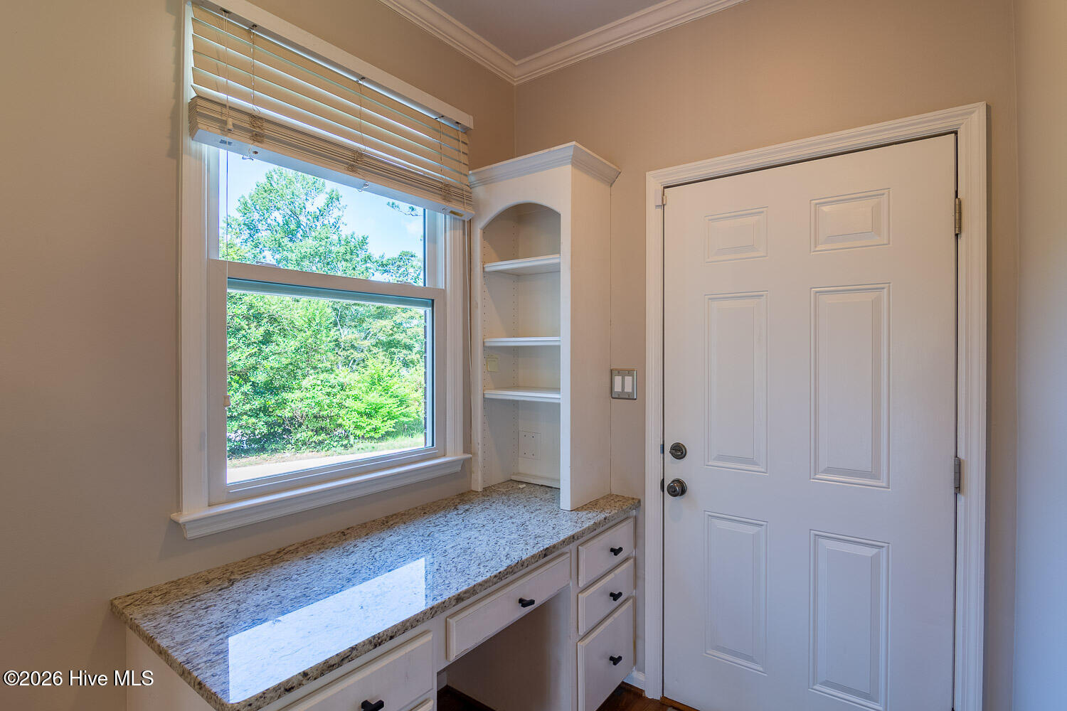 3754 Roscommon S Property Photo 34
