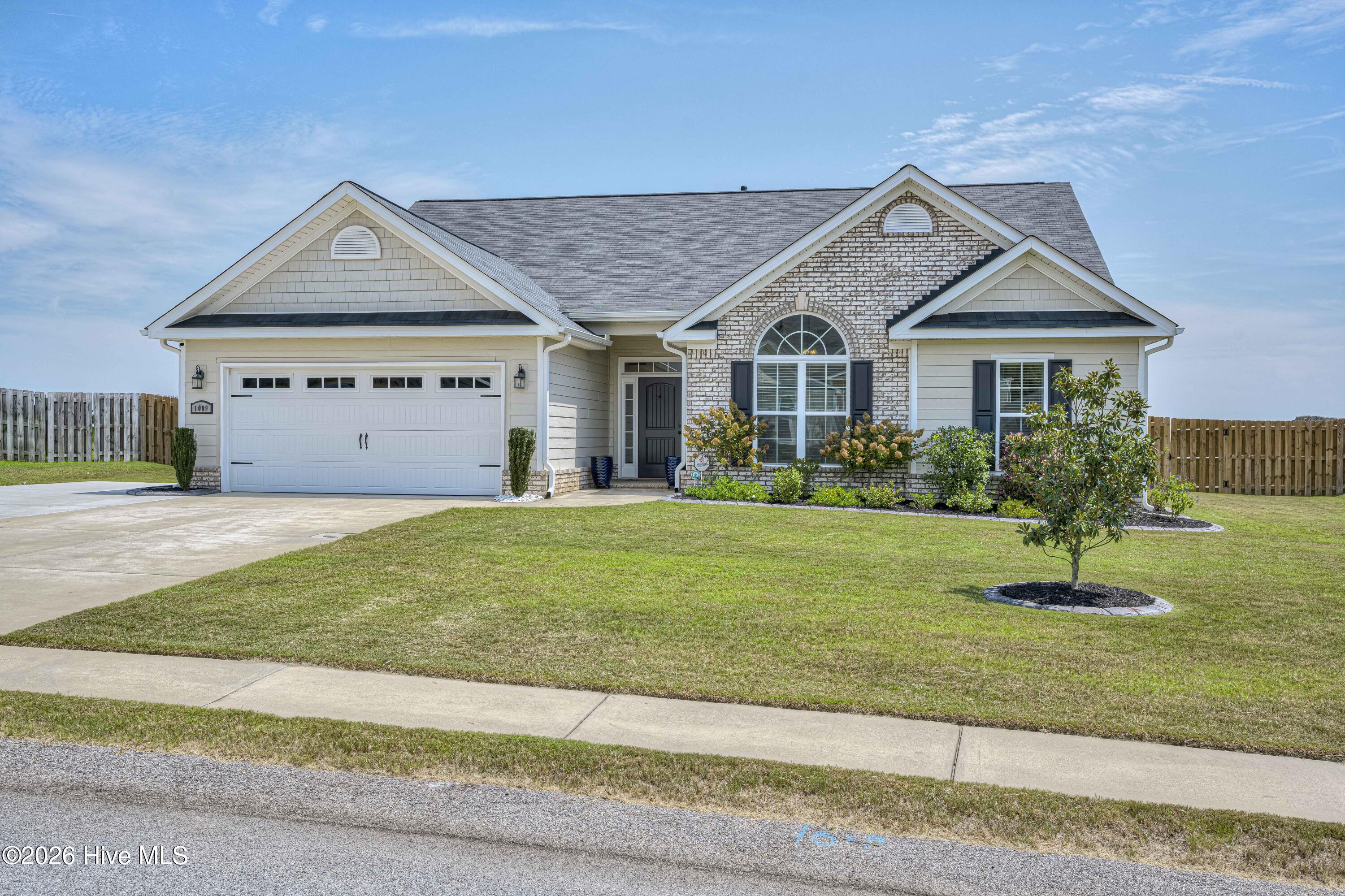 1089 Archard Street Property Photo 2