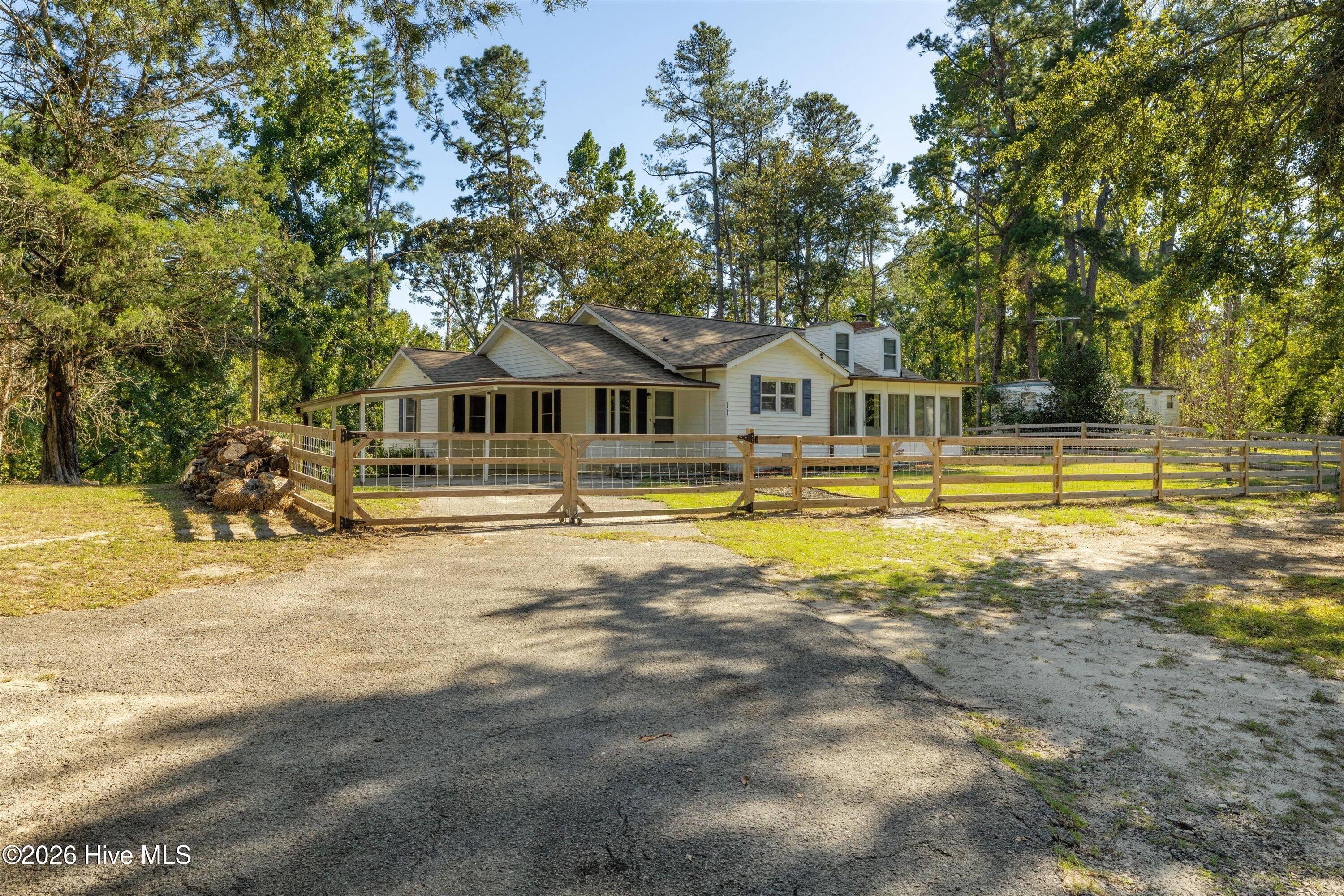 1878 Mcdade Farm Road Property Photo 5