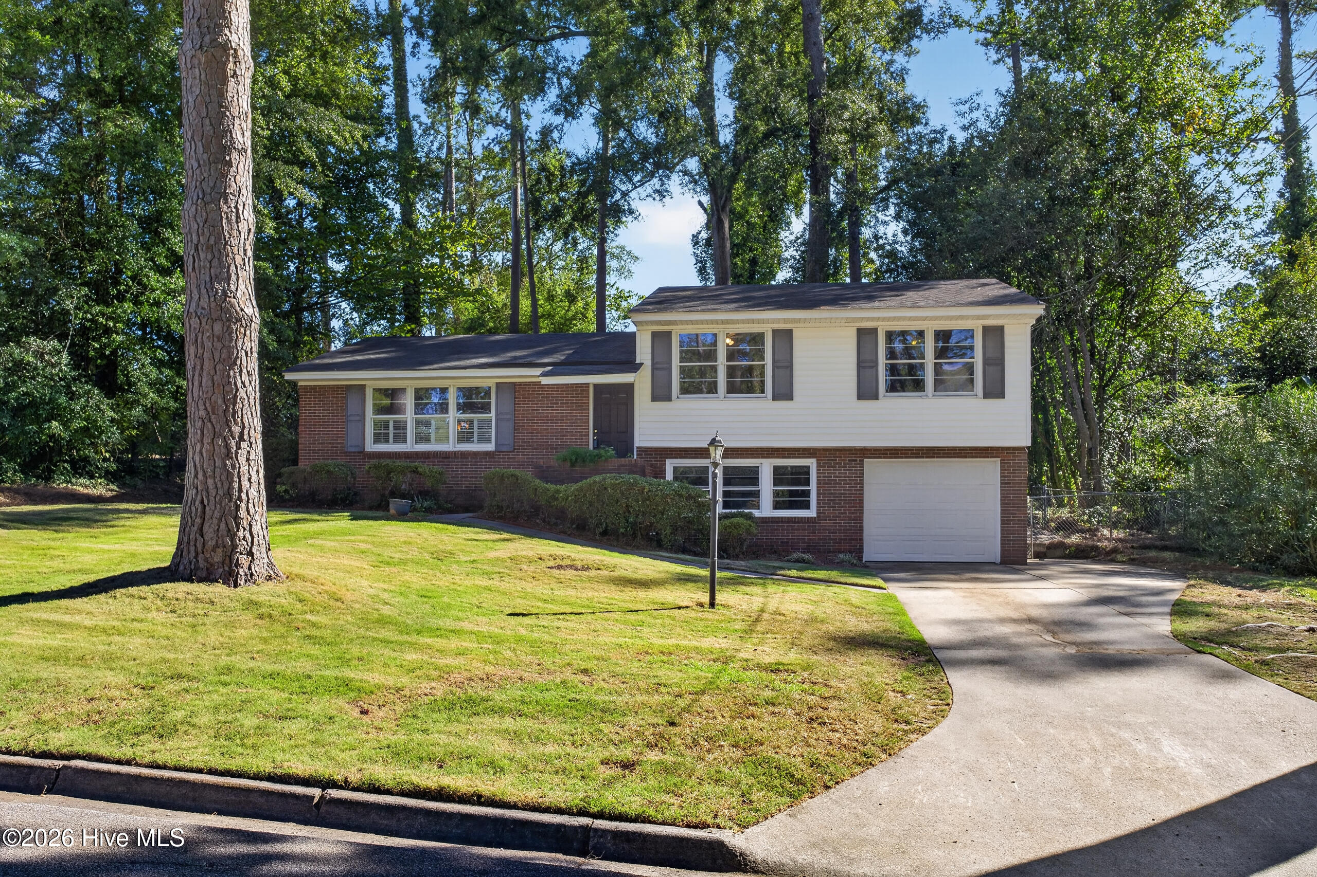 2920 Hampshire Drive Property Photo 1